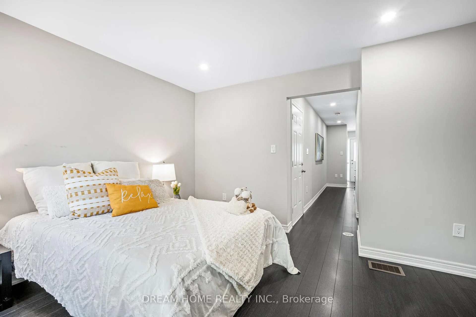 Photo 4 of 46 Roy Grove Way, Markham, Greensborough — HOMEH