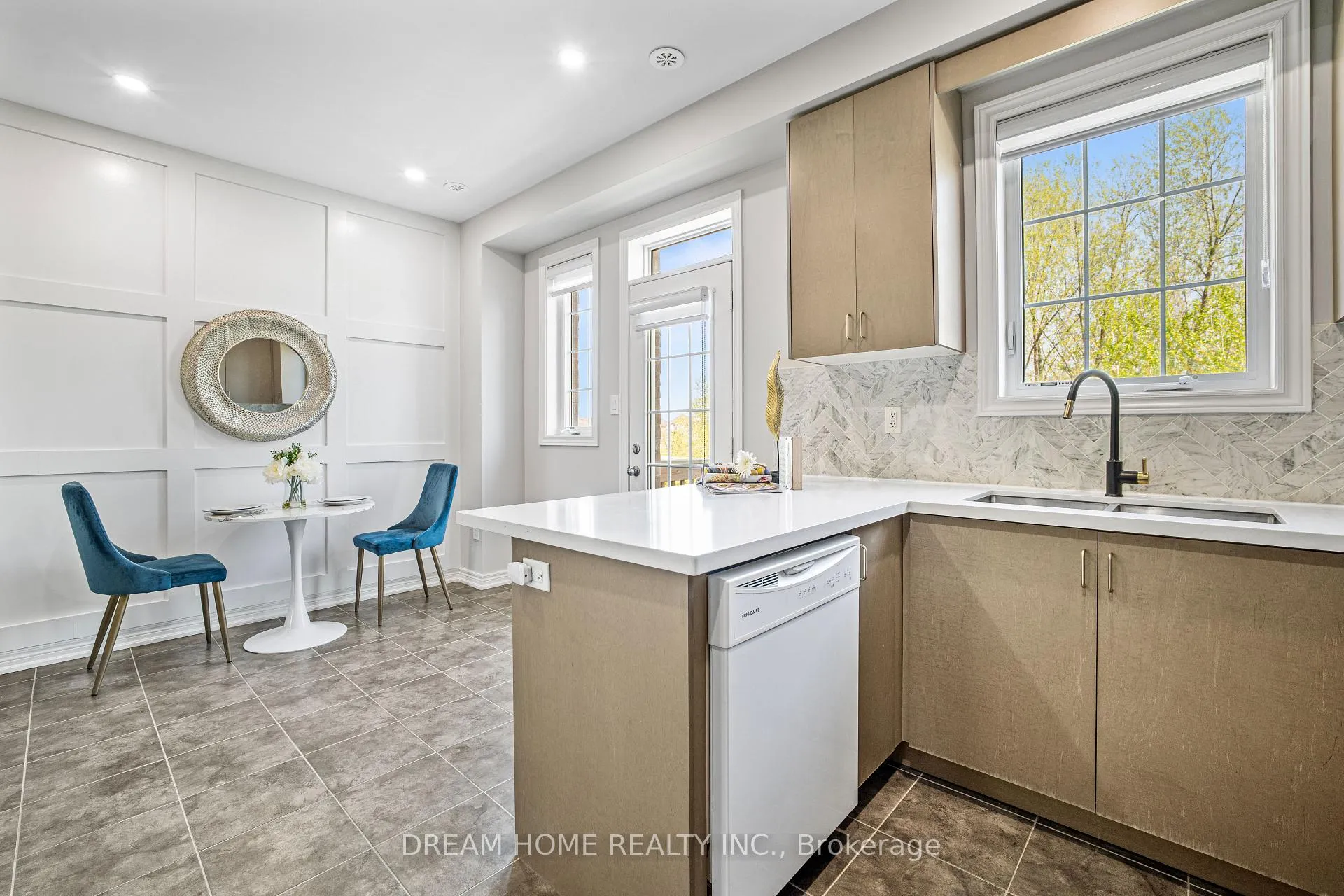 Photo 8 of 46 Roy Grove Way, Markham, Greensborough — HOMEH