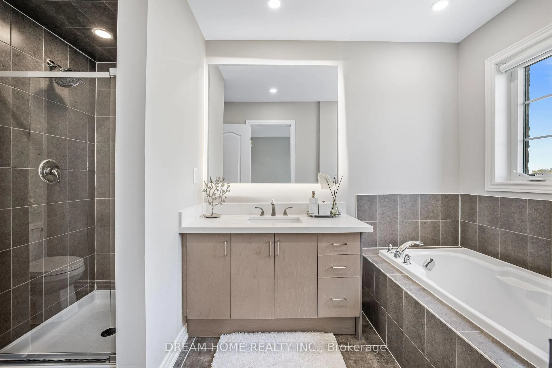 Photo 16 of 46 Roy Grove Way, Markham, Greensborough — HOMEH