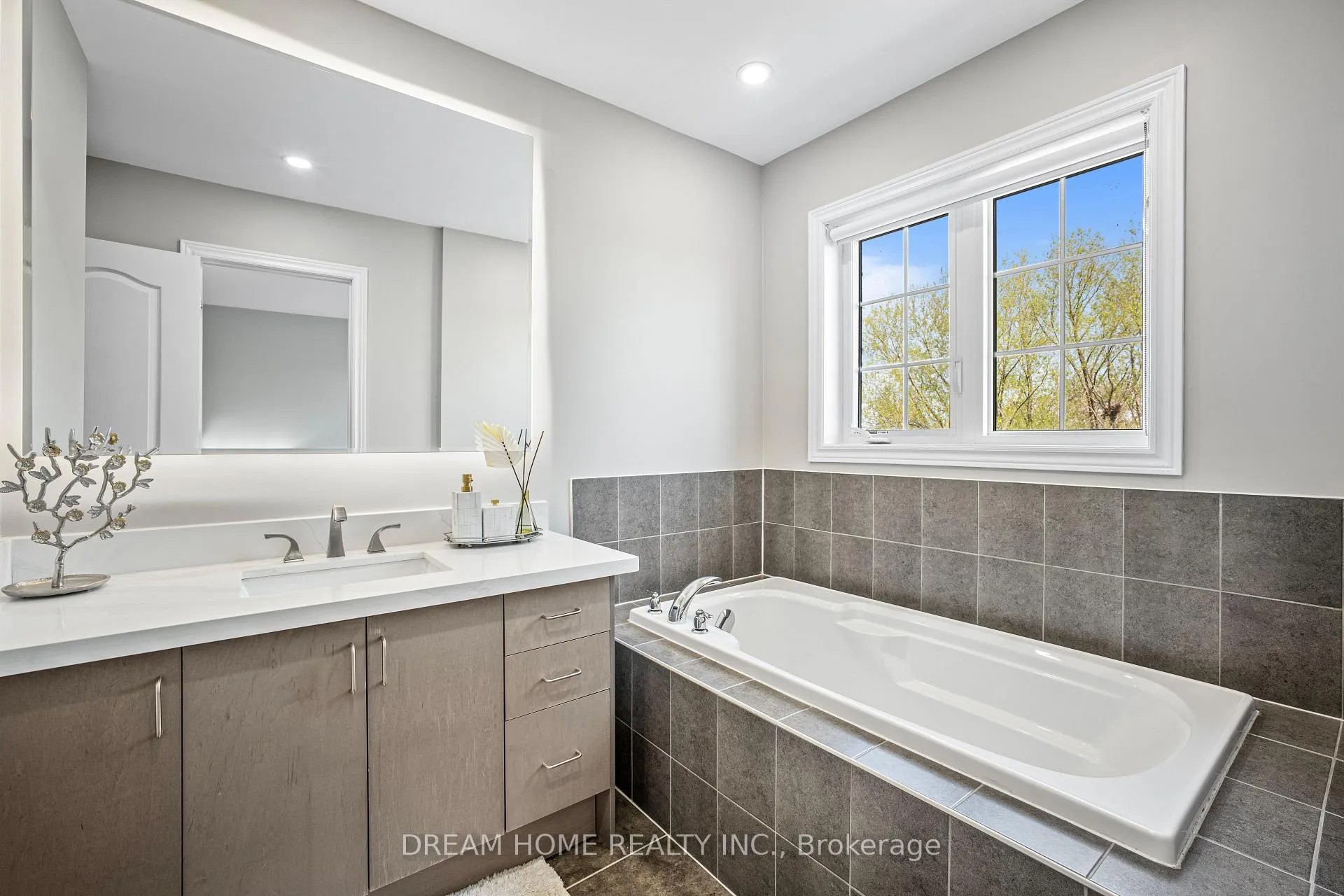 Photo 17 of 46 Roy Grove Way, Markham, Greensborough — HOMEH