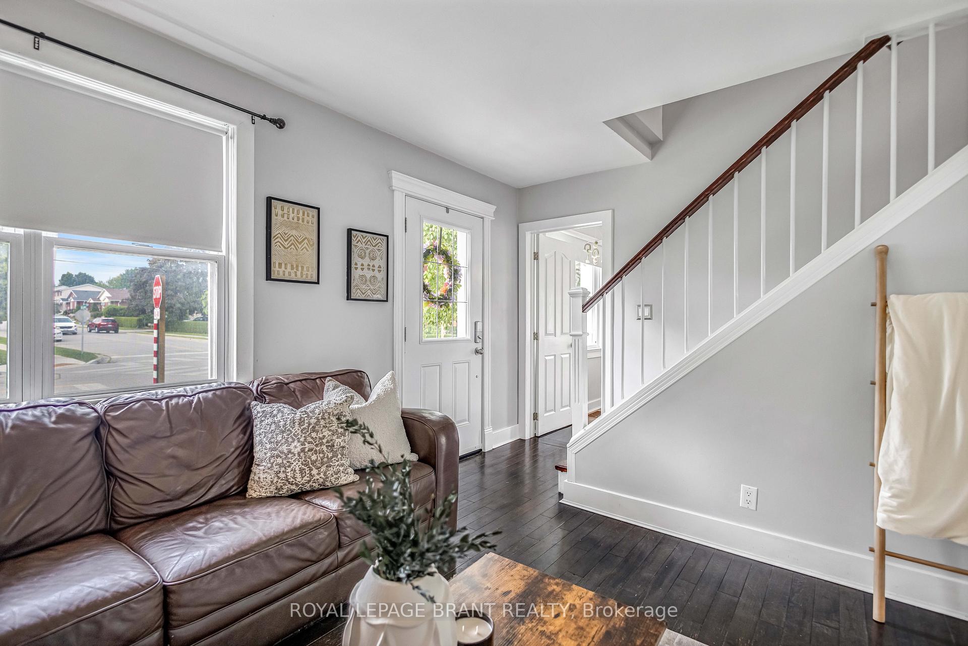 Photo 3 of 116 Silver Street, Brant, Paris — HOMEH