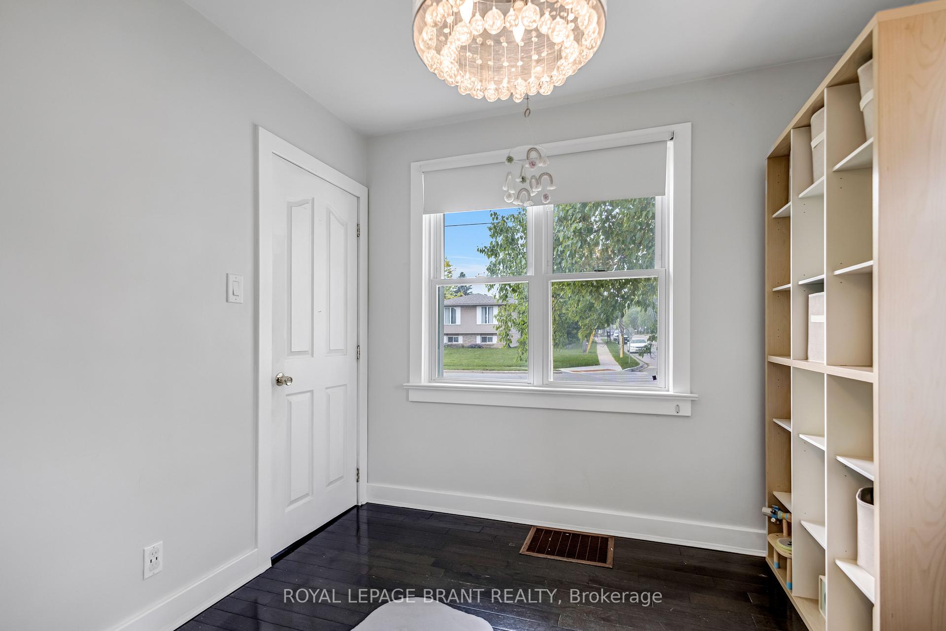 Photo 6 of 116 Silver Street, Brant, Paris — HOMEH