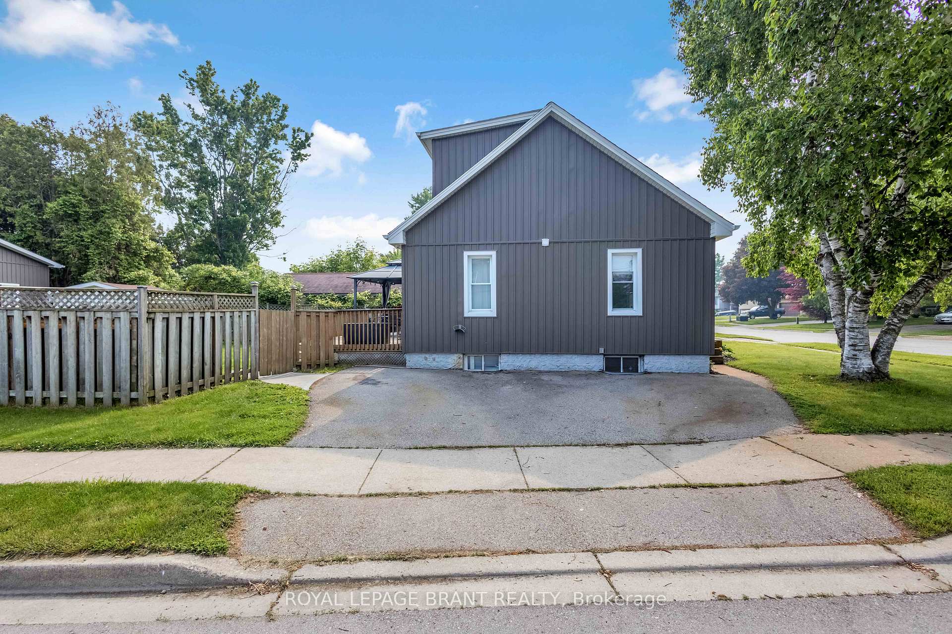 Photo 32 of 116 Silver Street, Brant, Paris — HOMEH
