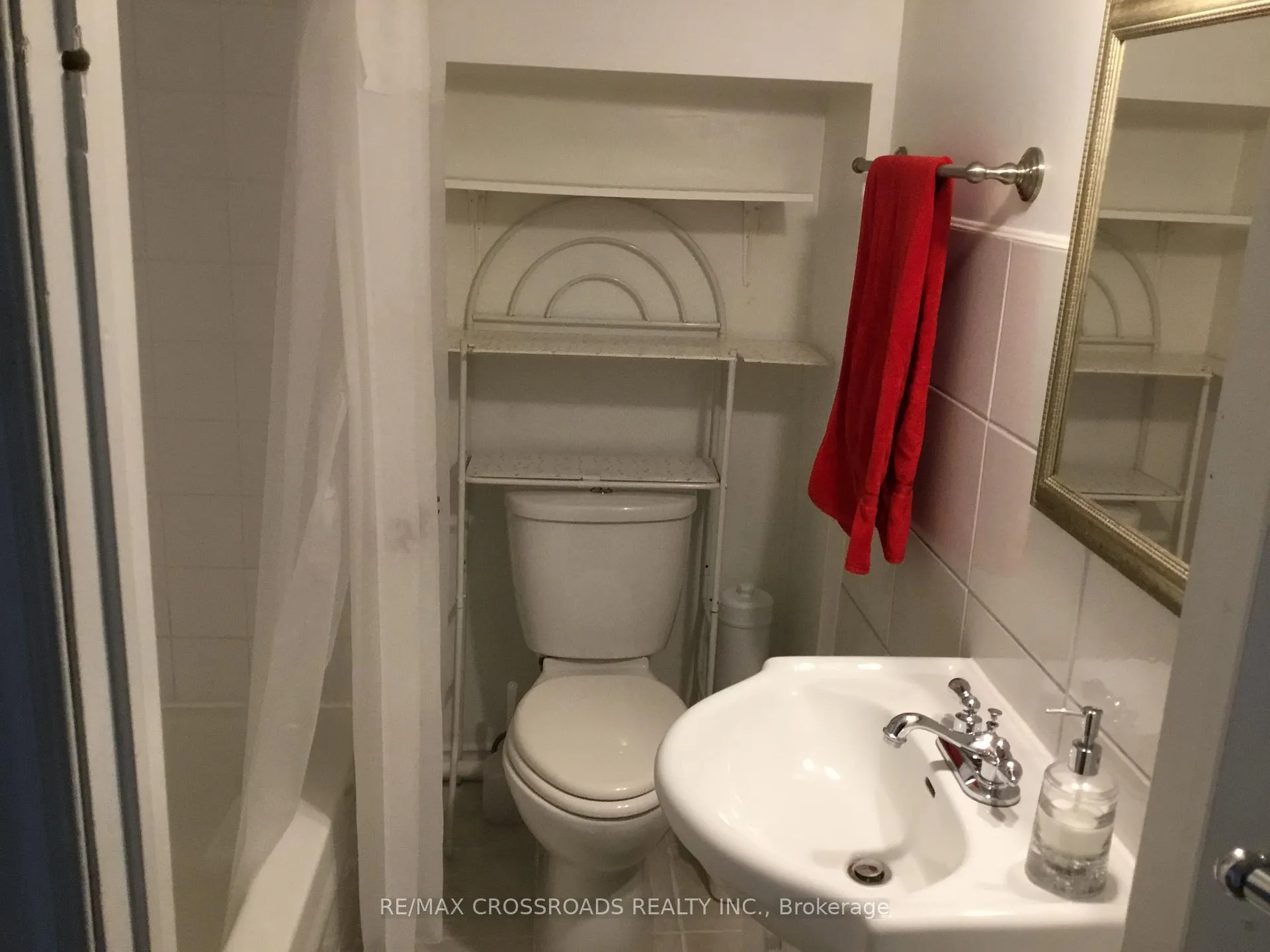 Photo 4 of 90 Ketchum Crescent, Markham, Middlefield — HOMEH