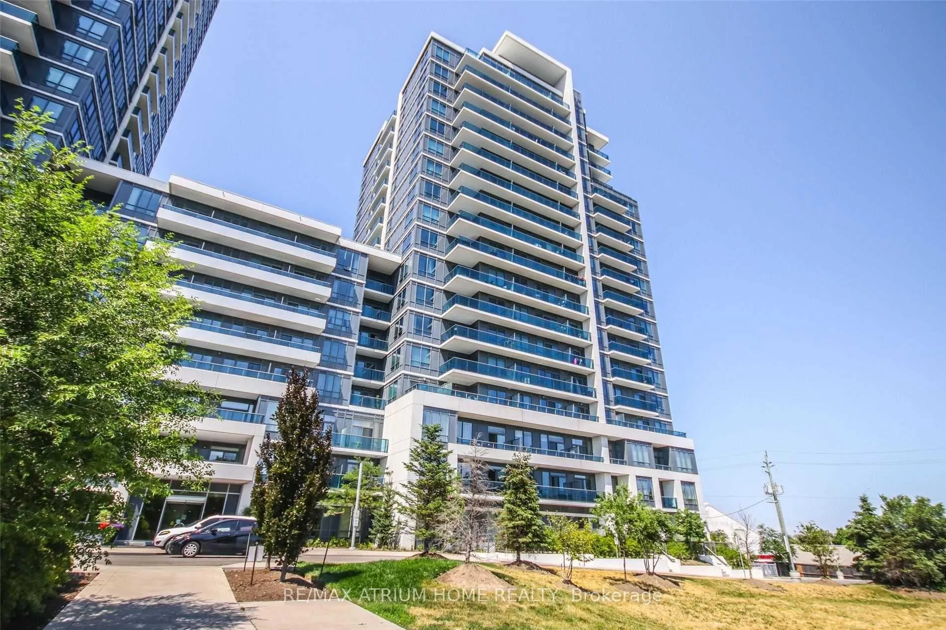 Photo 2 of Unit 302, 7167 Yonge Street, Markham, Grandview — HOMEH