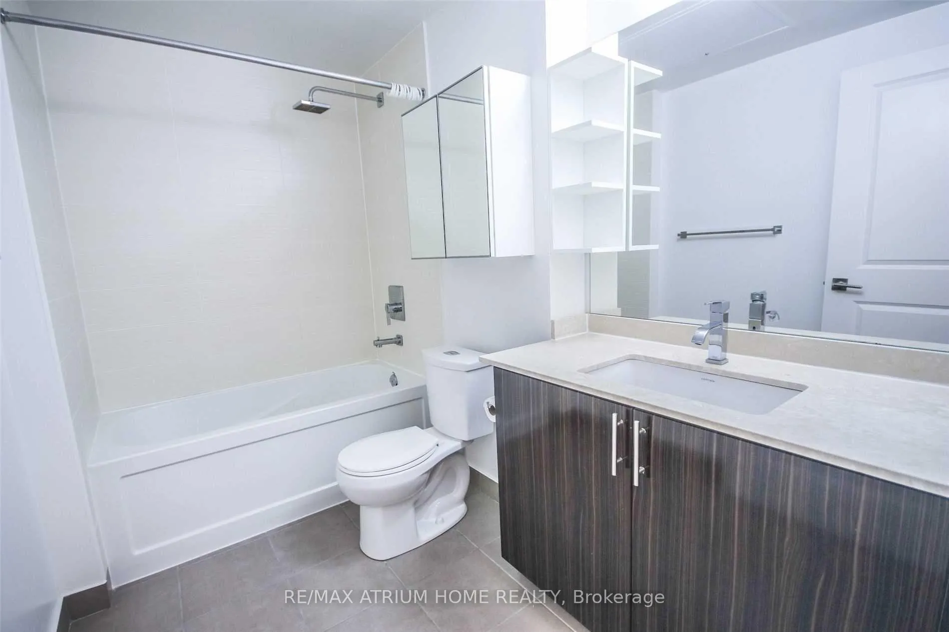 Photo 7 of Unit 302, 7167 Yonge Street, Markham, Grandview — HOMEH
