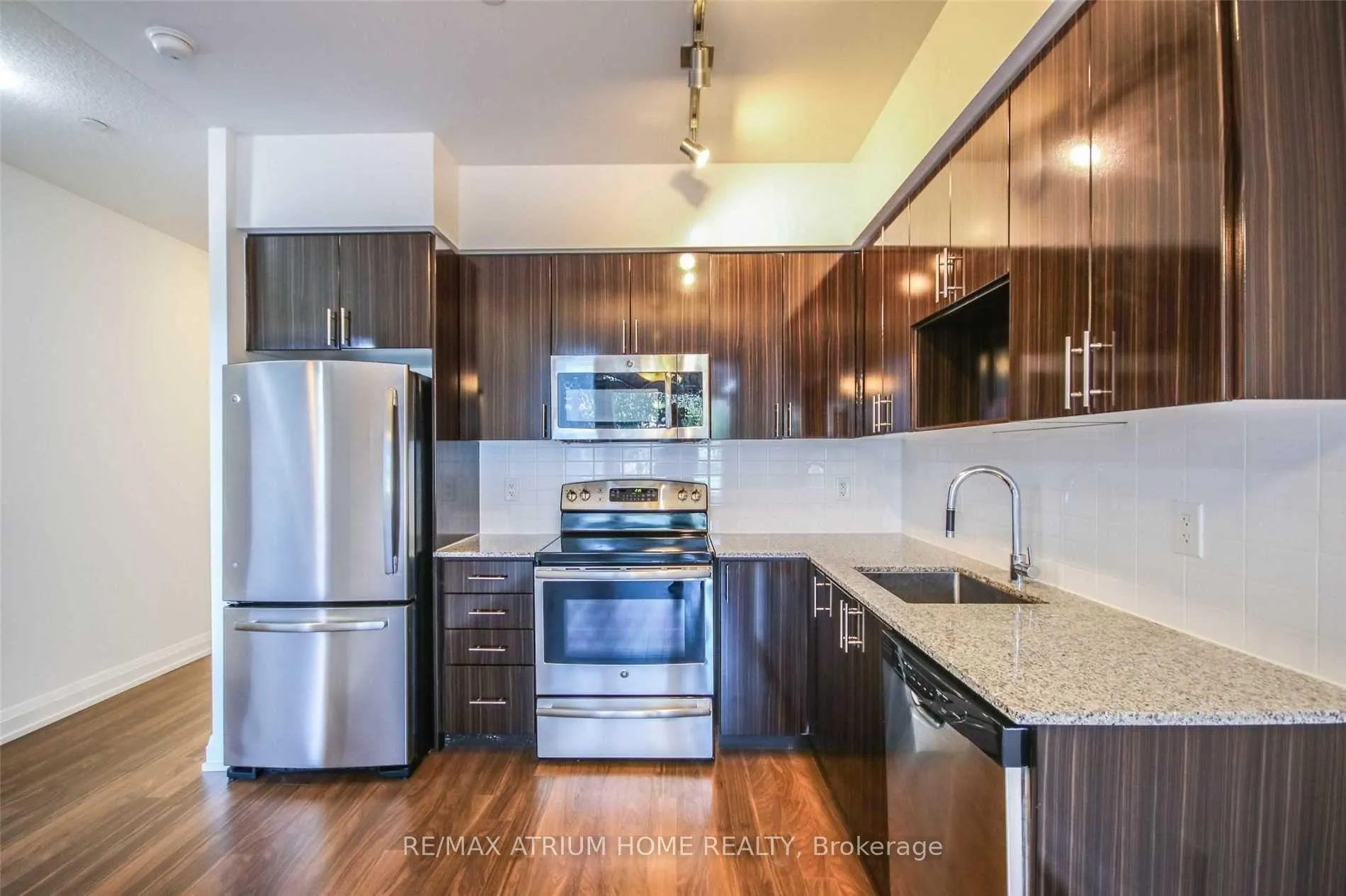 Photo 9 of Unit 302, 7167 Yonge Street, Markham, Grandview — HOMEH