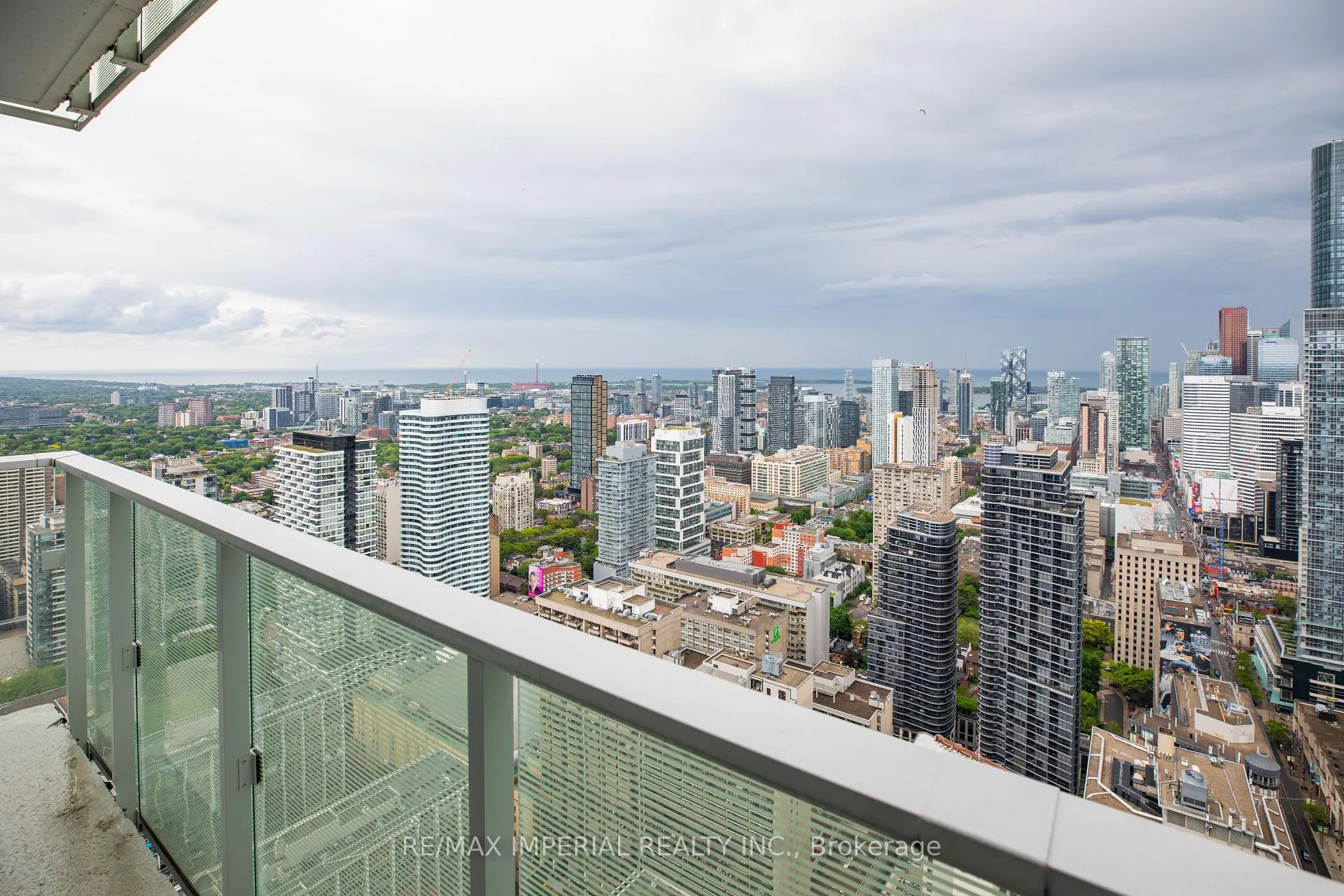 Front of Unit 5009, 501 Yonge Street