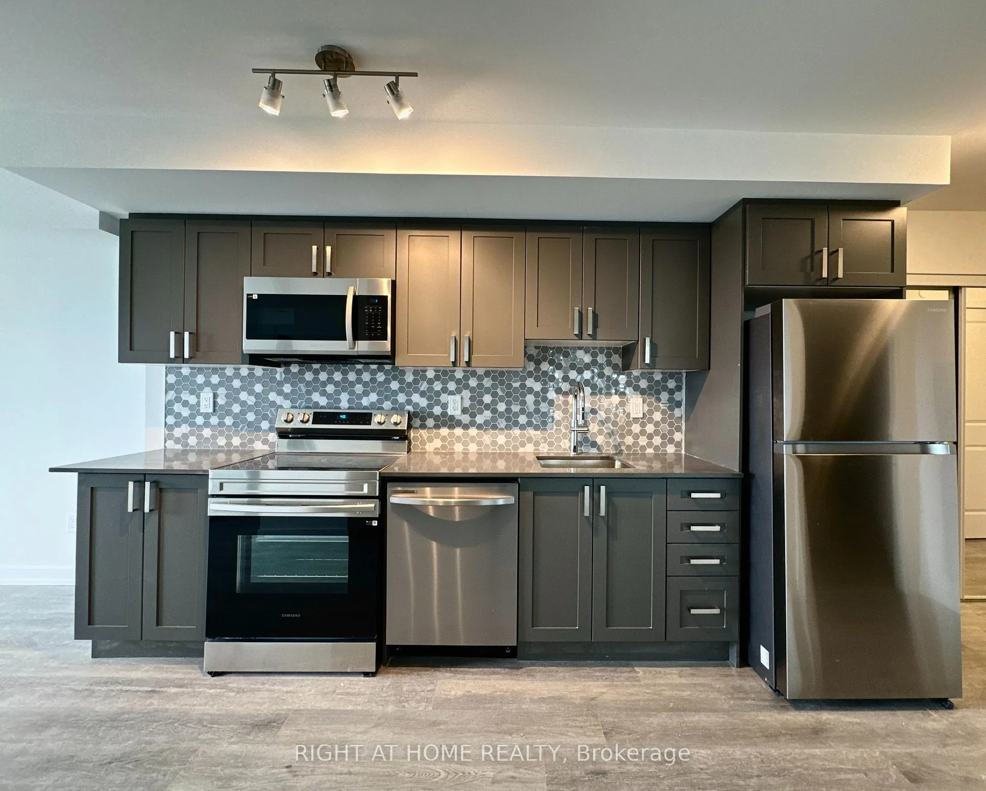 Photo 3 of Unit 1104, 1435 Celebration Drive, Pickering, Bay Ridges — HOMEH