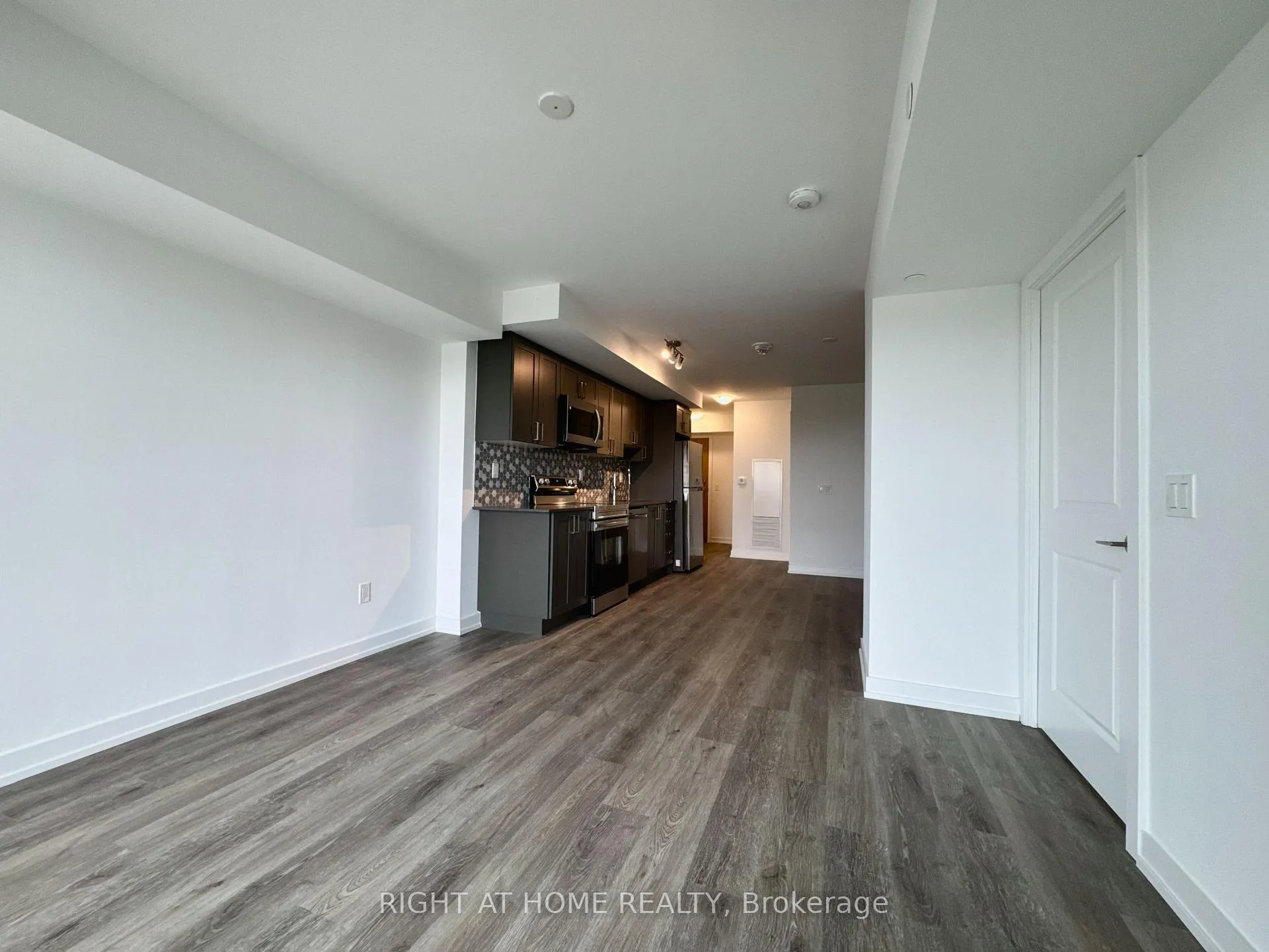 Photo 5 of Unit 1104, 1435 Celebration Drive, Pickering, Bay Ridges — HOMEH