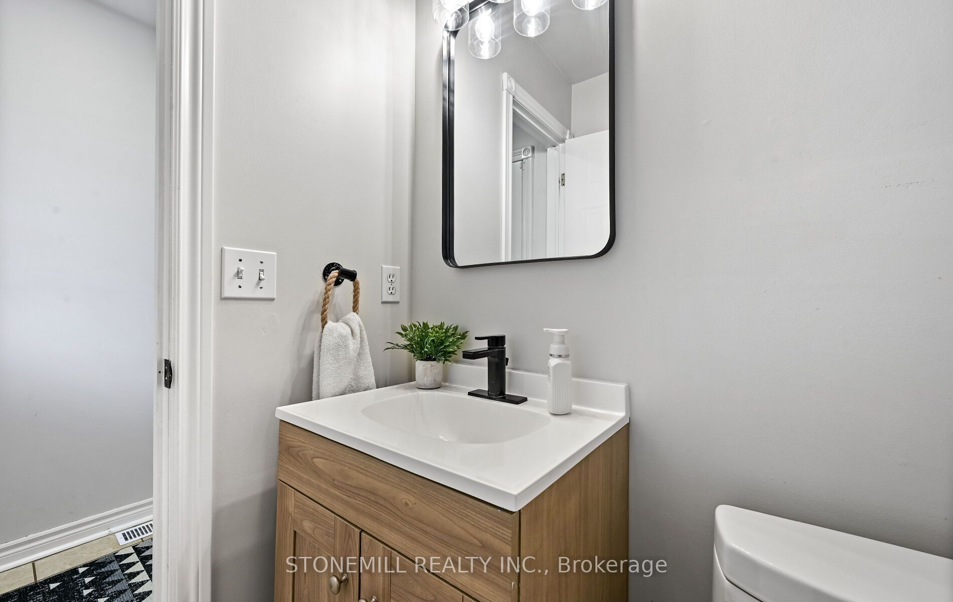 Photo 19 of 140 Mcmeeken Drive, Cambridge, Hespeler Village — HOMEH