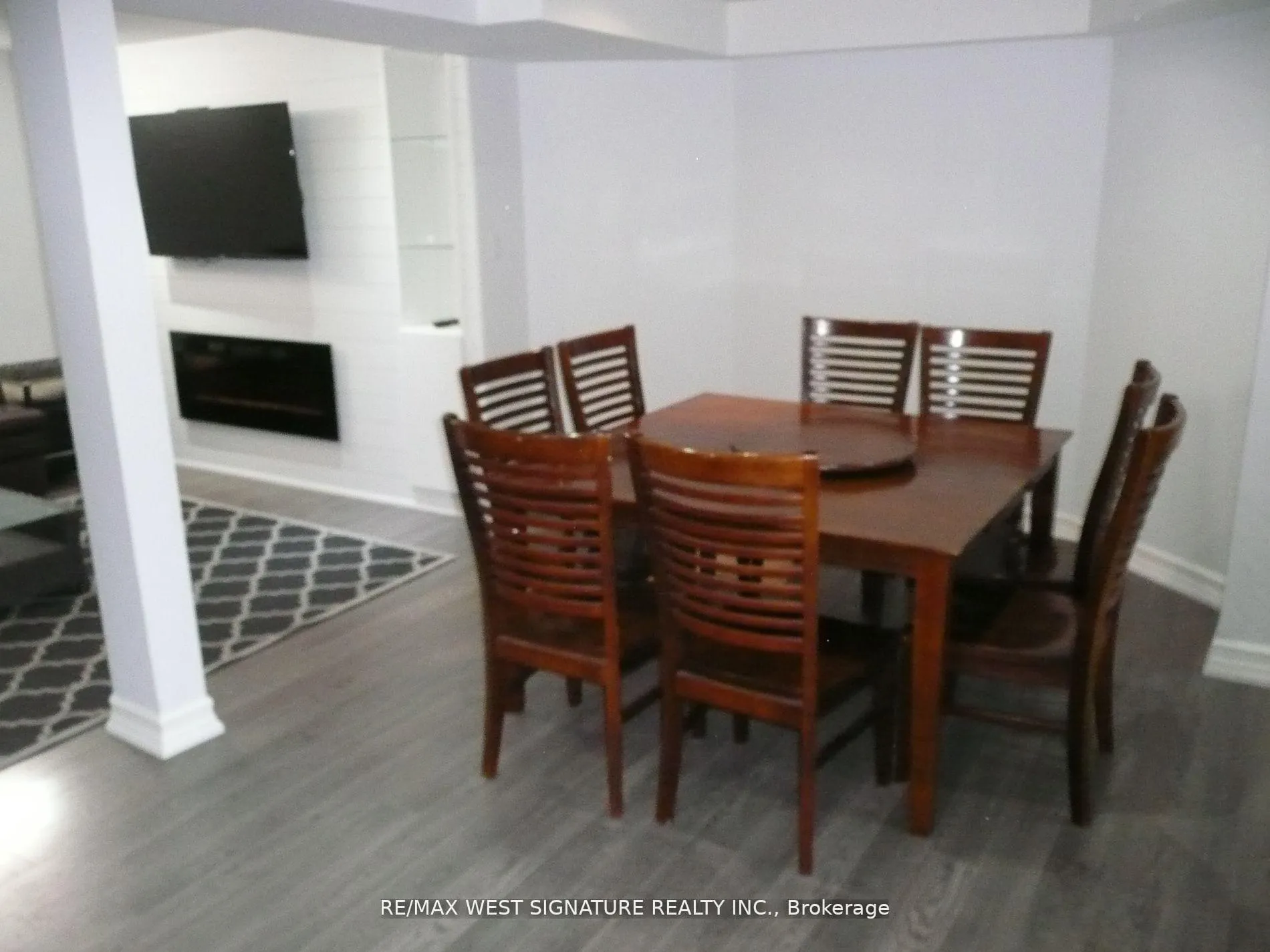 Photo 2 of 70 Robertson Close, Vaughan, Maple — HOMEH