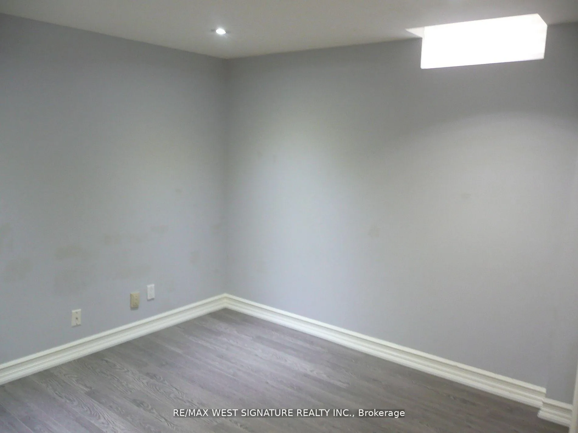 Photo 7 of 70 Robertson Close, Vaughan, Maple — HOMEH