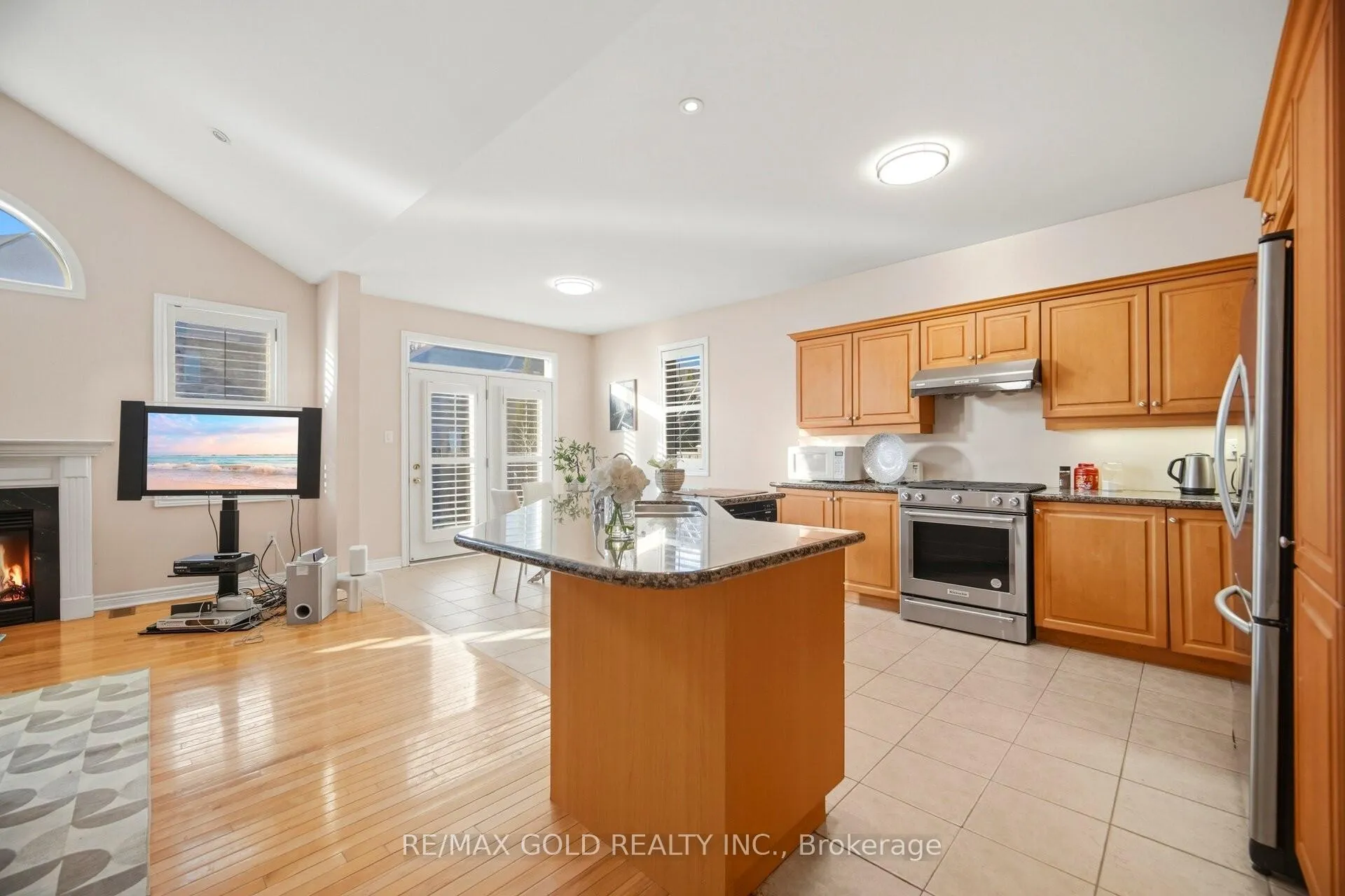 Photo 12 of 48 Valleyside Trail, Brampton, Bram East — HOMEH