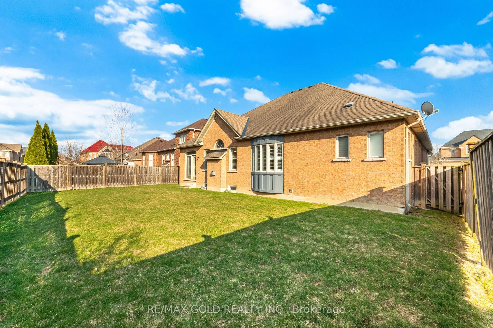 Photo 23 of 48 Valleyside Trail, Brampton, Bram East — HOMEH
