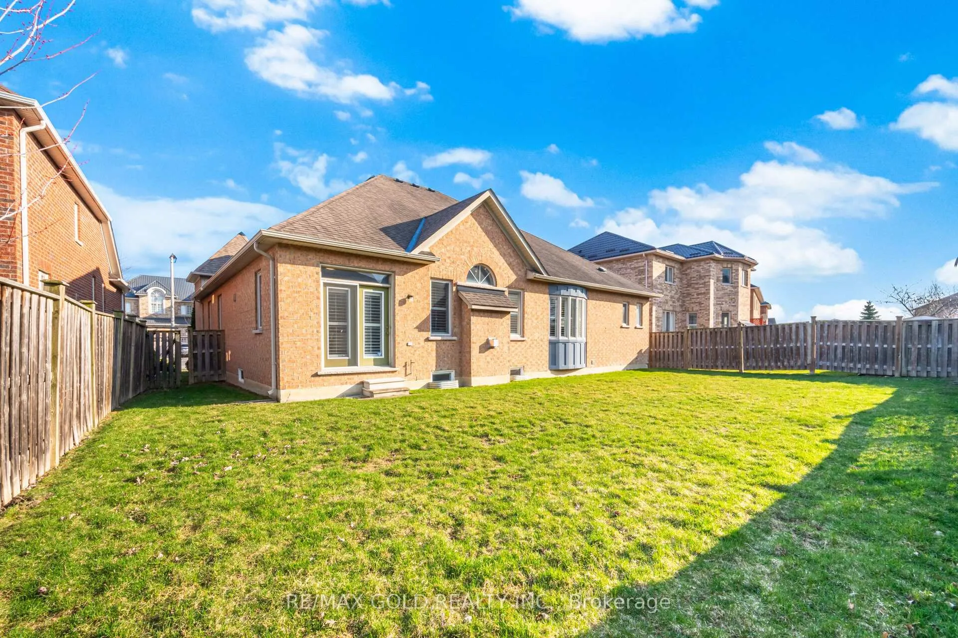 Photo 24 of 48 Valleyside Trail, Brampton, Bram East — HOMEH