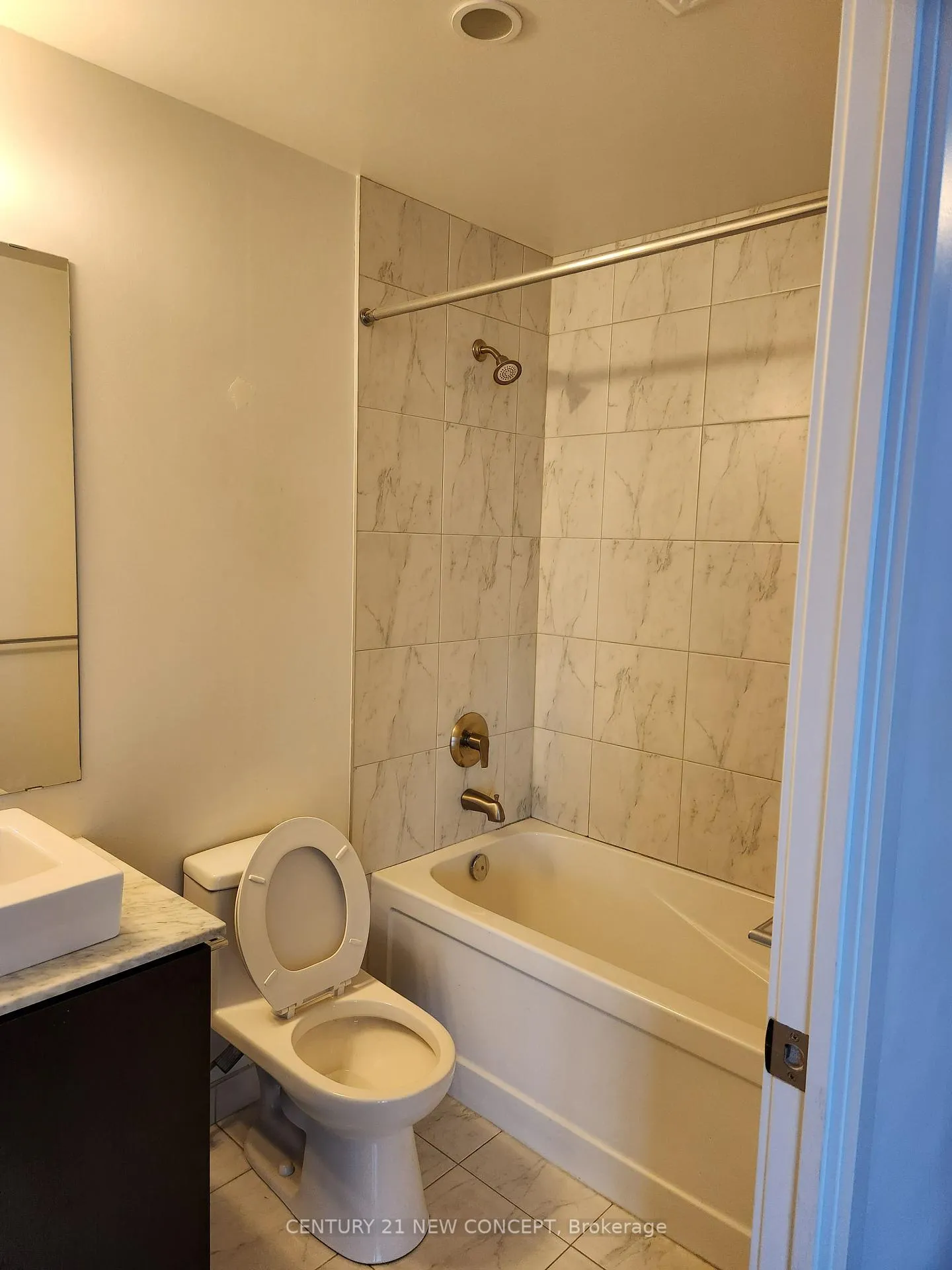 Photo 8 of Unit 1908, 1 The Esplanade, Toronto, Waterfront Communities — HOMEH
