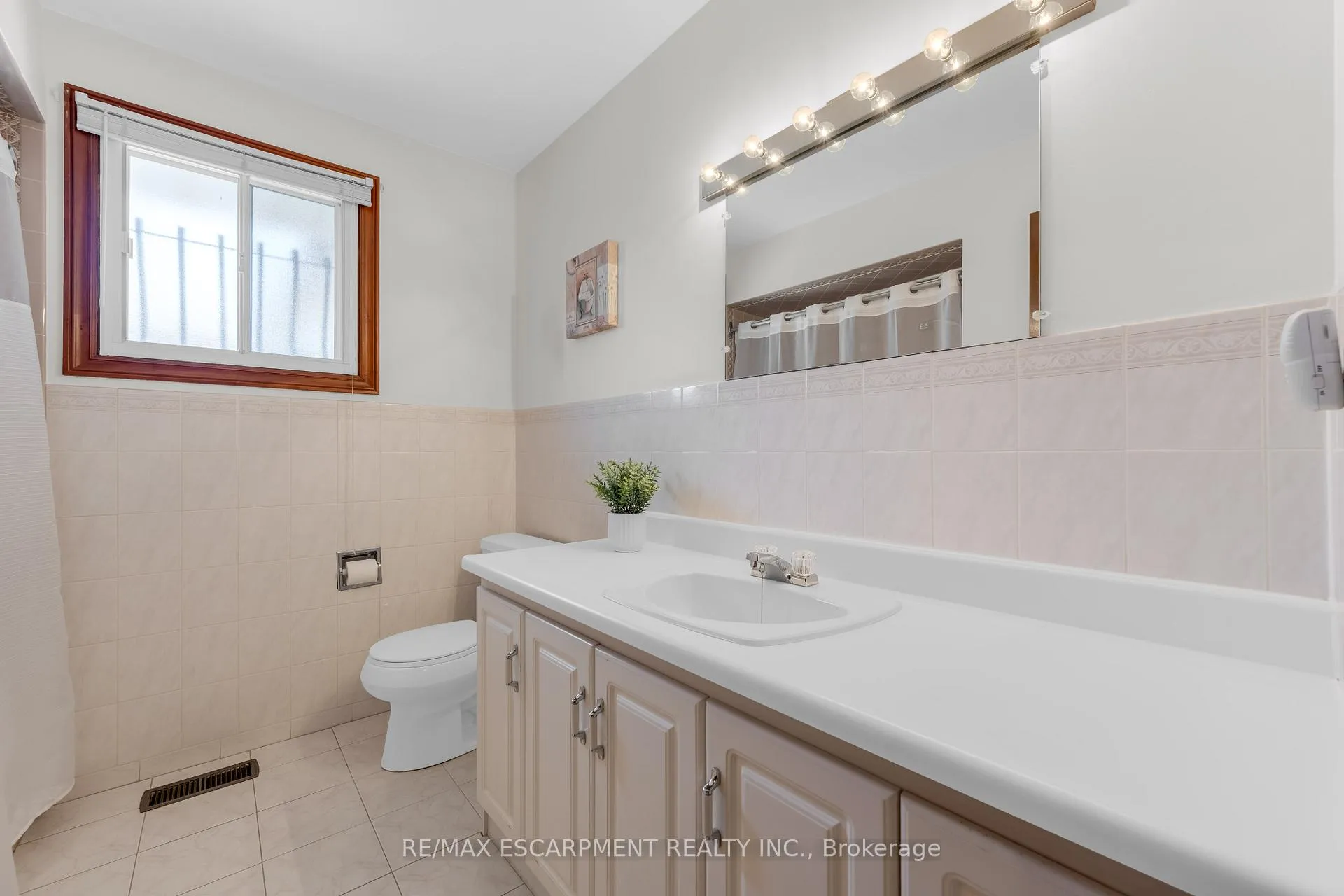 Photo 19 of 11 Forest Hill Crescent, Hamilton, Red Hill — HOMEH