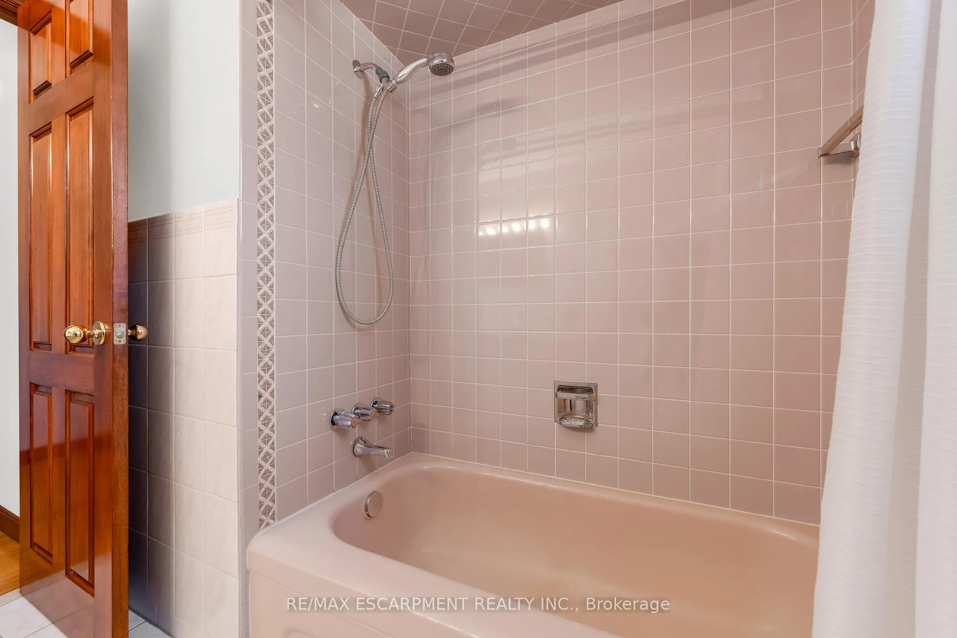 Photo 20 of 11 Forest Hill Crescent, Hamilton, Red Hill — HOMEH