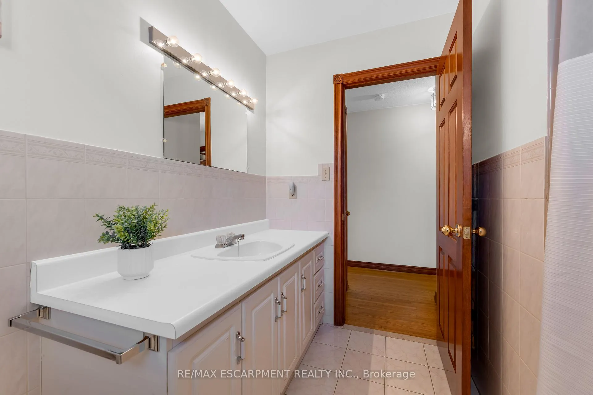 Photo 21 of 11 Forest Hill Crescent, Hamilton, Red Hill — HOMEH