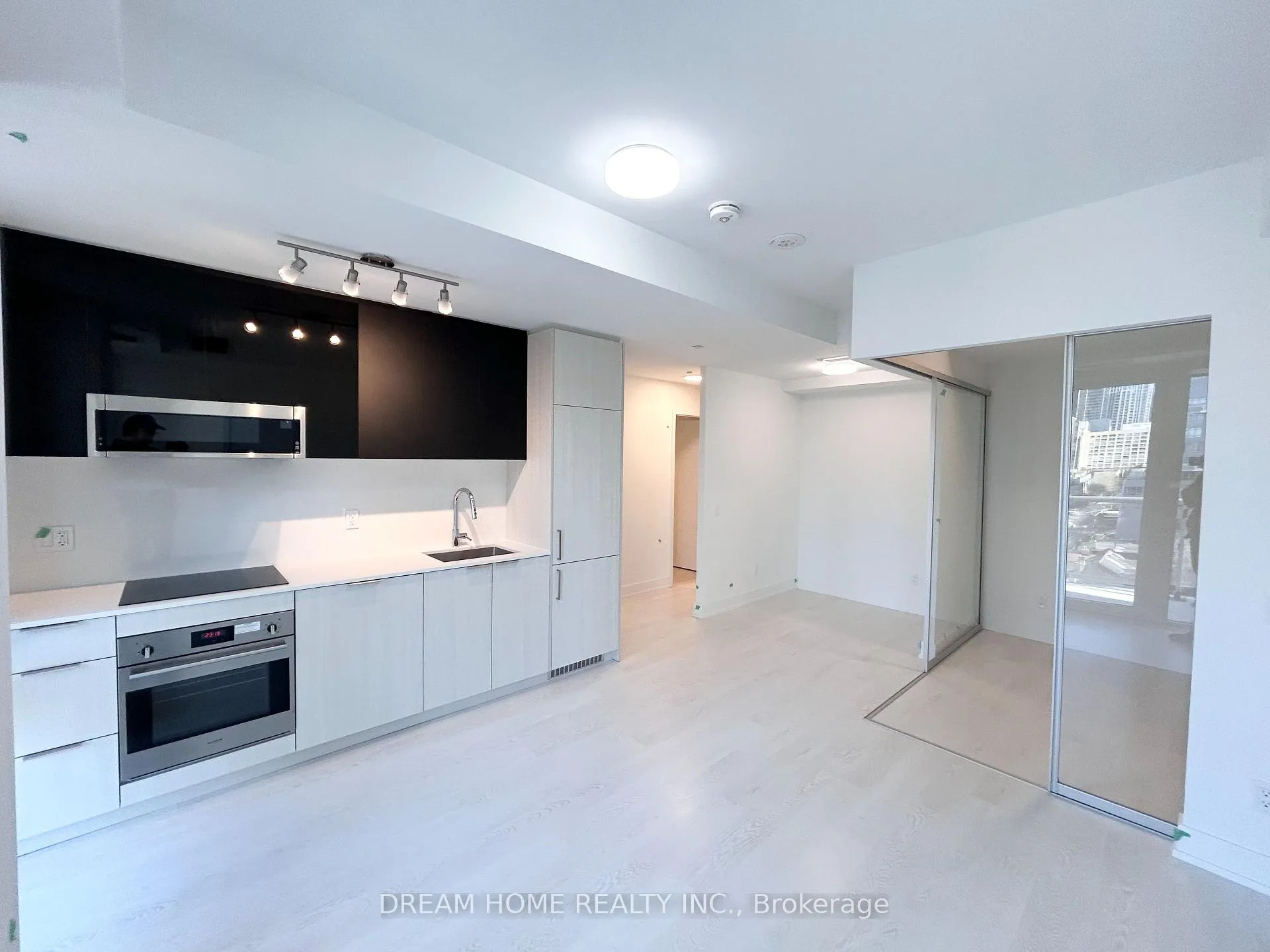 Photo 6 of Unit 917, 308 Jarvis Street, Toronto, Church-Yonge Corridor — HOMEH