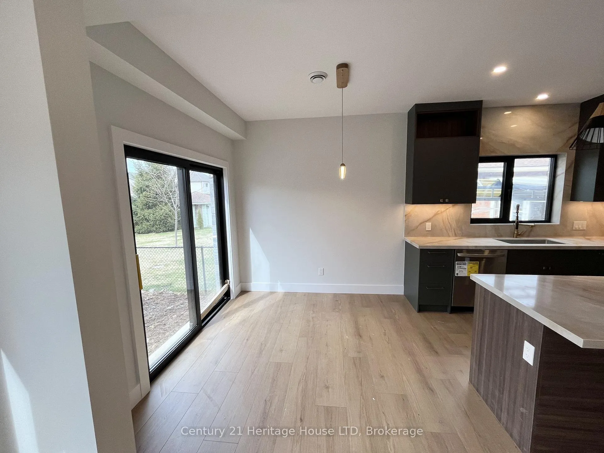 Photo 5 of 24B Valley Road, St. Catharines, Rykert/Vansickle — HOMEH