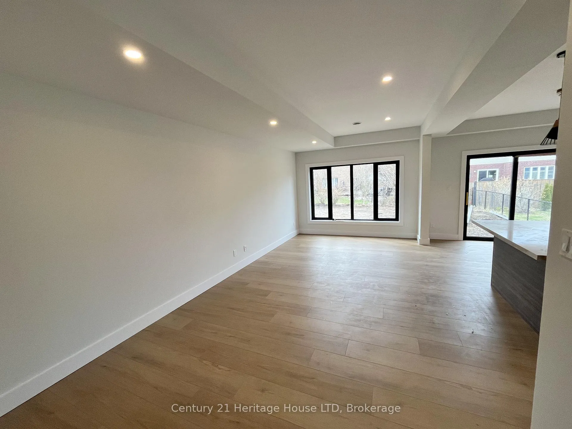 Photo 6 of 24B Valley Road, St. Catharines, Rykert/Vansickle — HOMEH