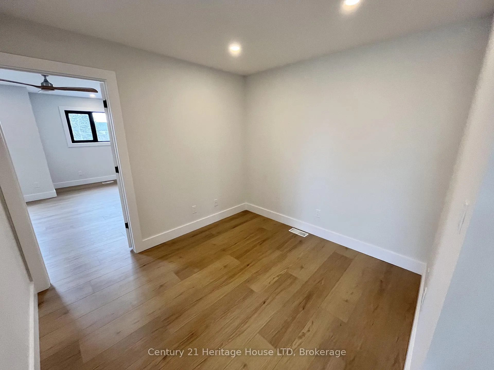 Photo 9 of 24B Valley Road, St. Catharines, Rykert/Vansickle — HOMEH