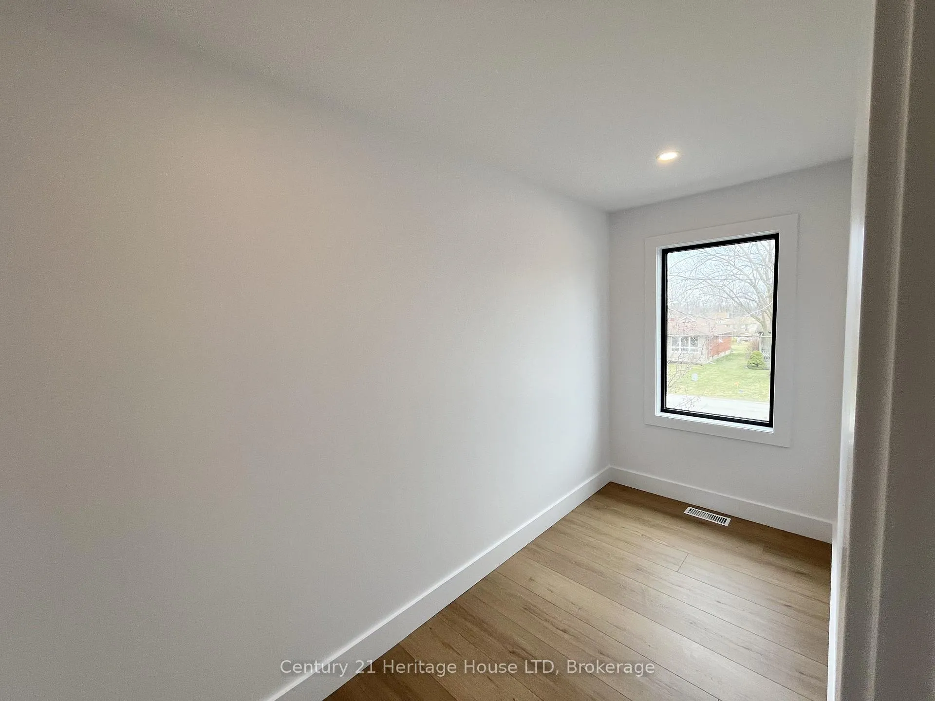 Photo 14 of 24B Valley Road, St. Catharines, Rykert/Vansickle — HOMEH