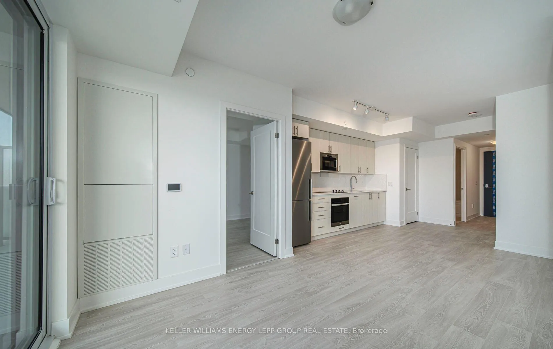 Photo 10 of Unit 615, 2545 Simcoe Street N, Oshawa, Windfields — HOMEH
