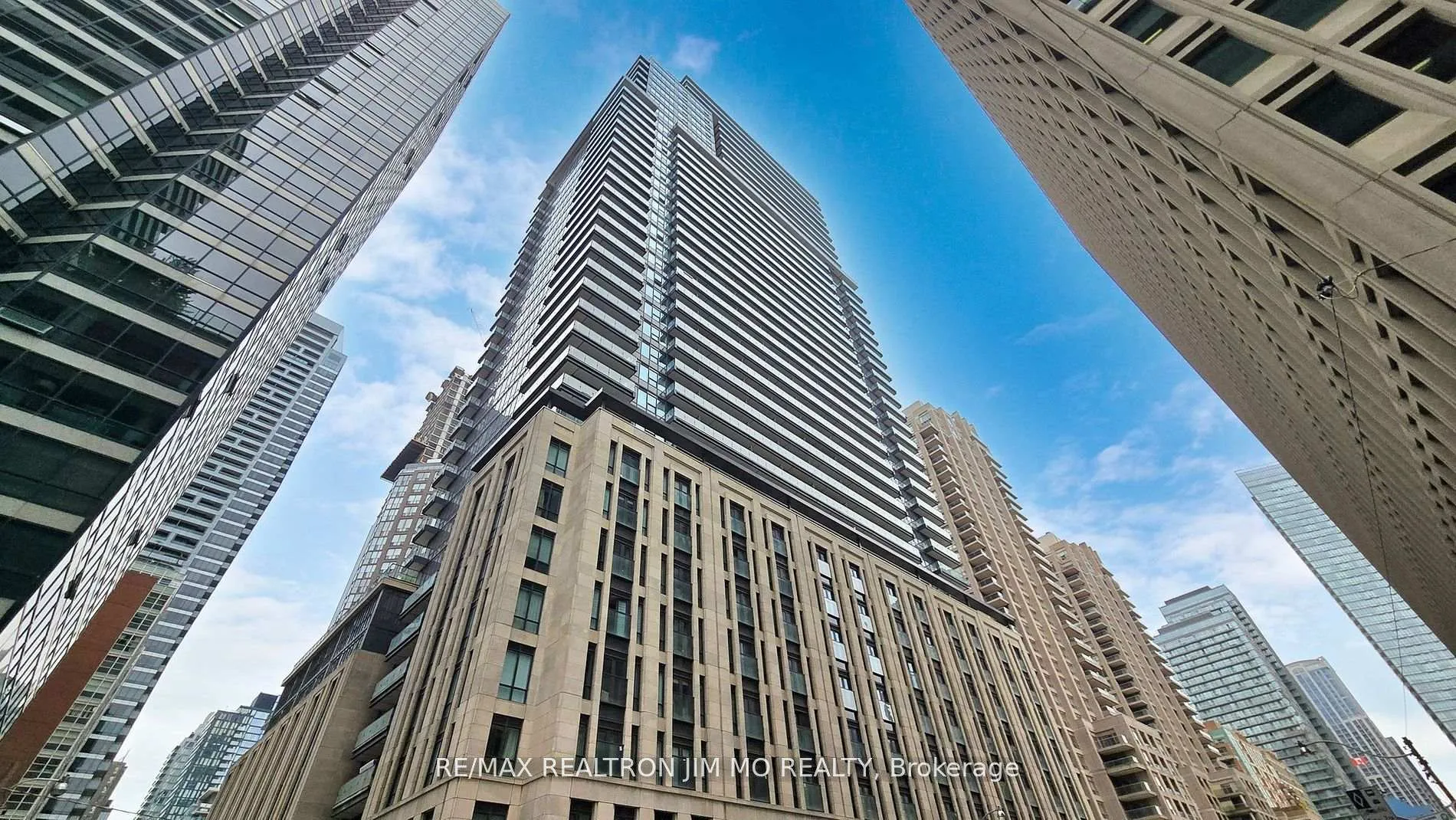Front of Unit 2506, 955 Bay Street