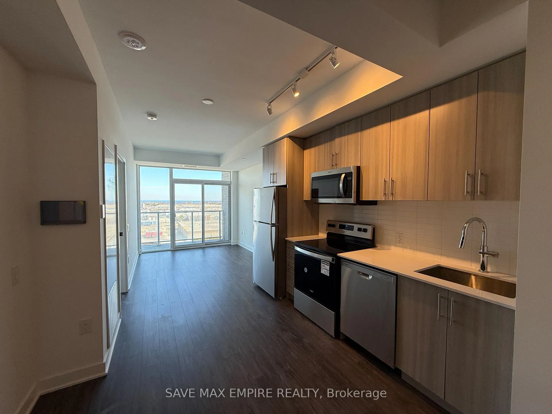 Photo 3 of Unit 709, 2782 Barton Street E, Hamilton, Riverdale — HOMEH