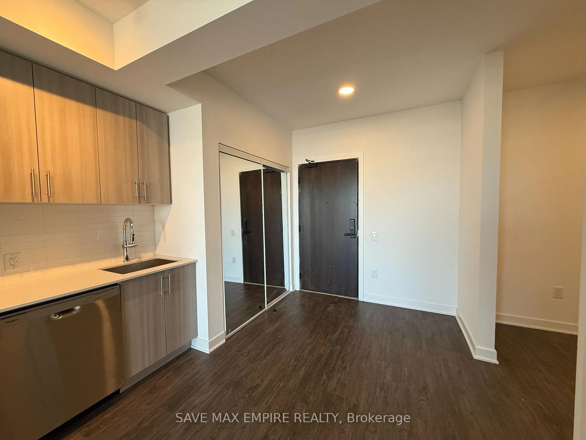 Photo 6 of Unit 709, 2782 Barton Street E, Hamilton, Riverdale — HOMEH