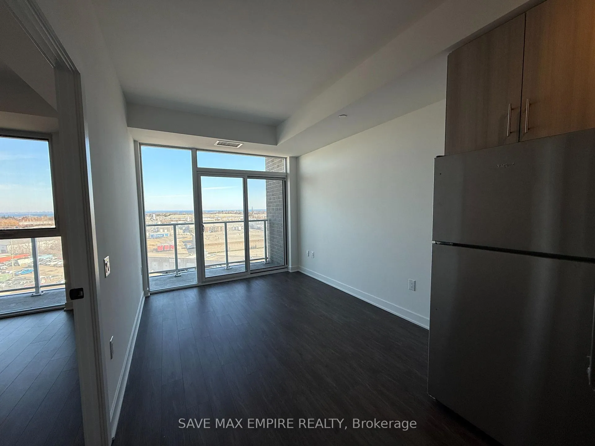 Photo 8 of Unit 709, 2782 Barton Street E, Hamilton, Riverdale — HOMEH