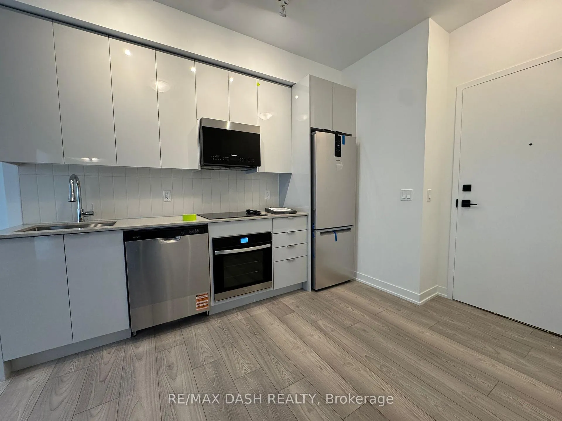 Photo 1 of Unit 819, 10 Abeja Street, Vaughan, Concord — HOMEH