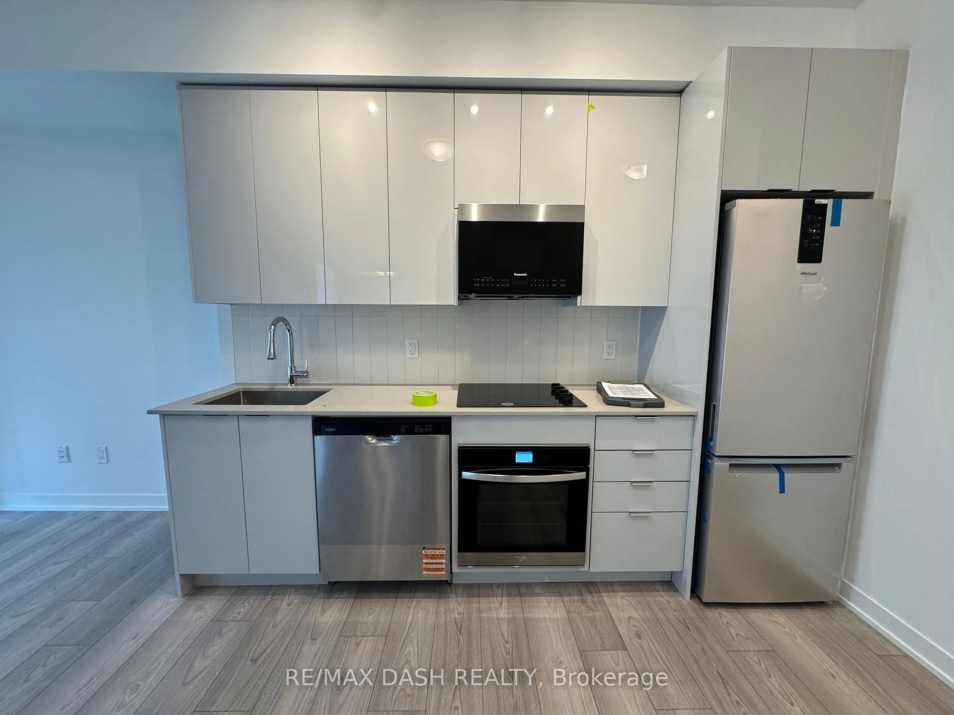 Photo 4 of Unit 819, 10 Abeja Street, Vaughan, Concord — HOMEH