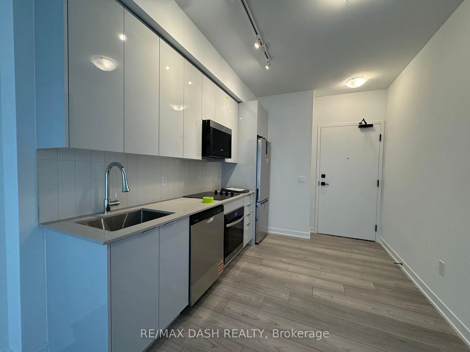 Photo 5 of Unit 819, 10 Abeja Street, Vaughan, Concord — HOMEH
