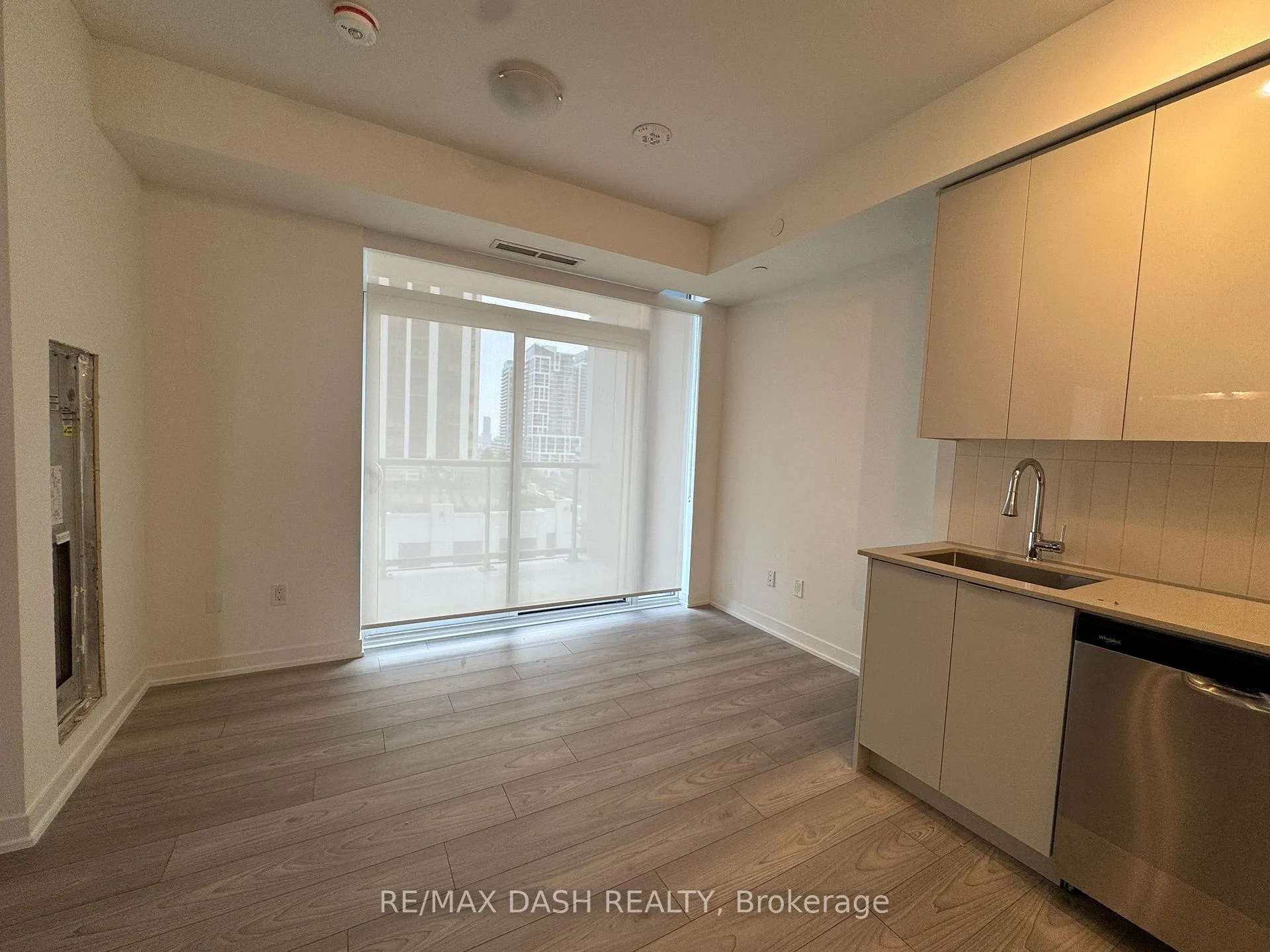 Photo 6 of Unit 819, 10 Abeja Street, Vaughan, Concord — HOMEH