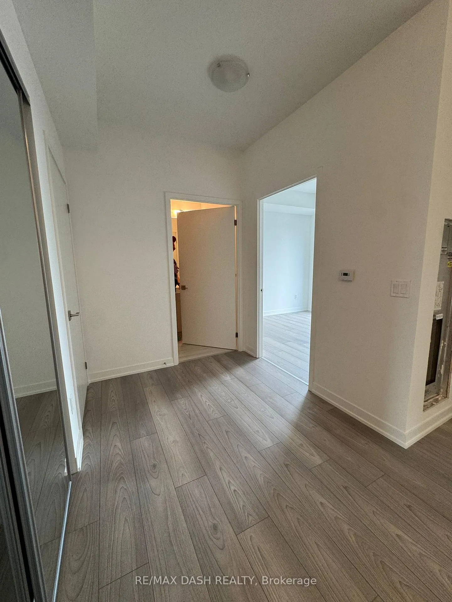 Photo 7 of Unit 819, 10 Abeja Street, Vaughan, Concord — HOMEH