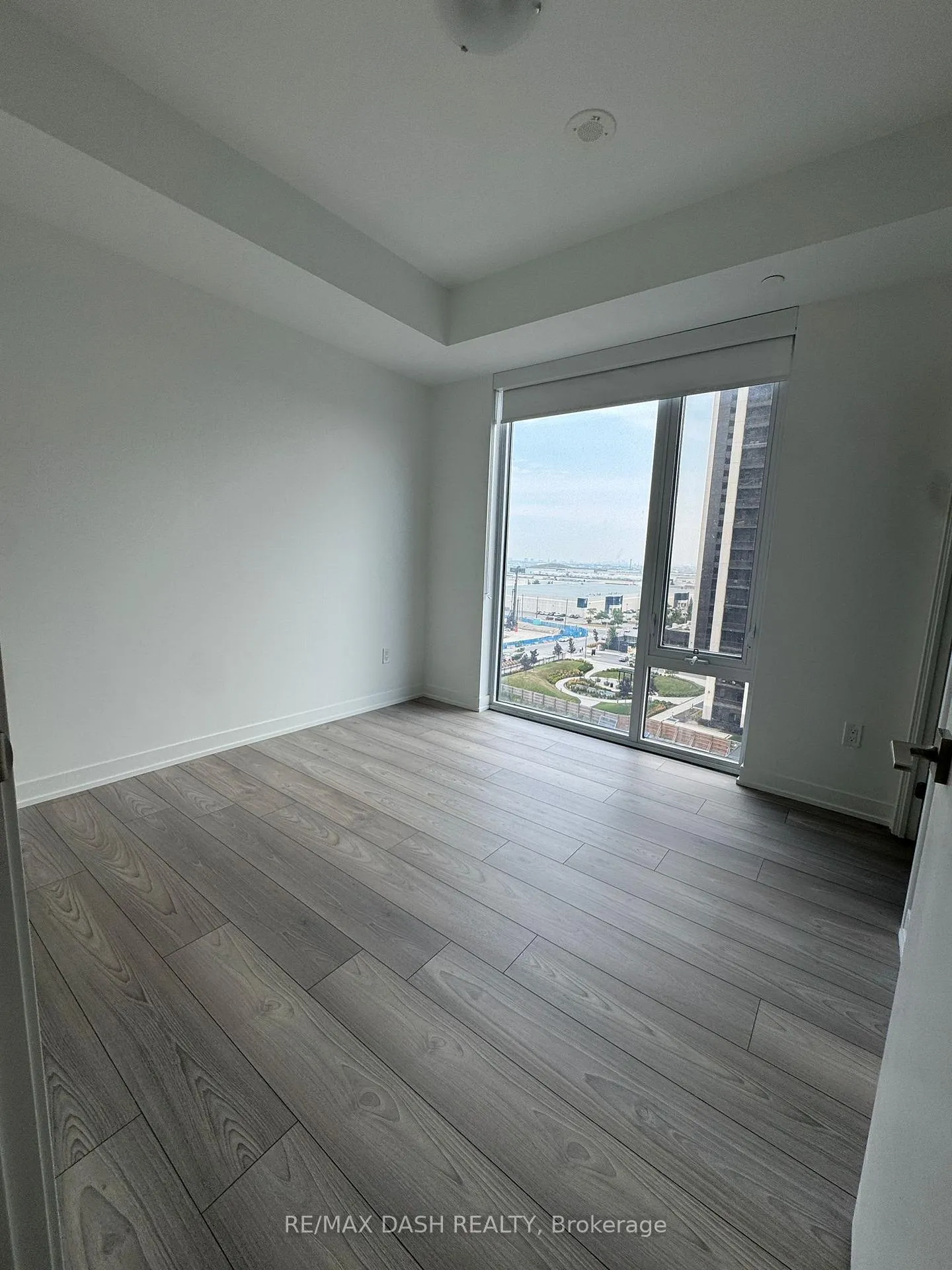 Photo 9 of Unit 819, 10 Abeja Street, Vaughan, Concord — HOMEH