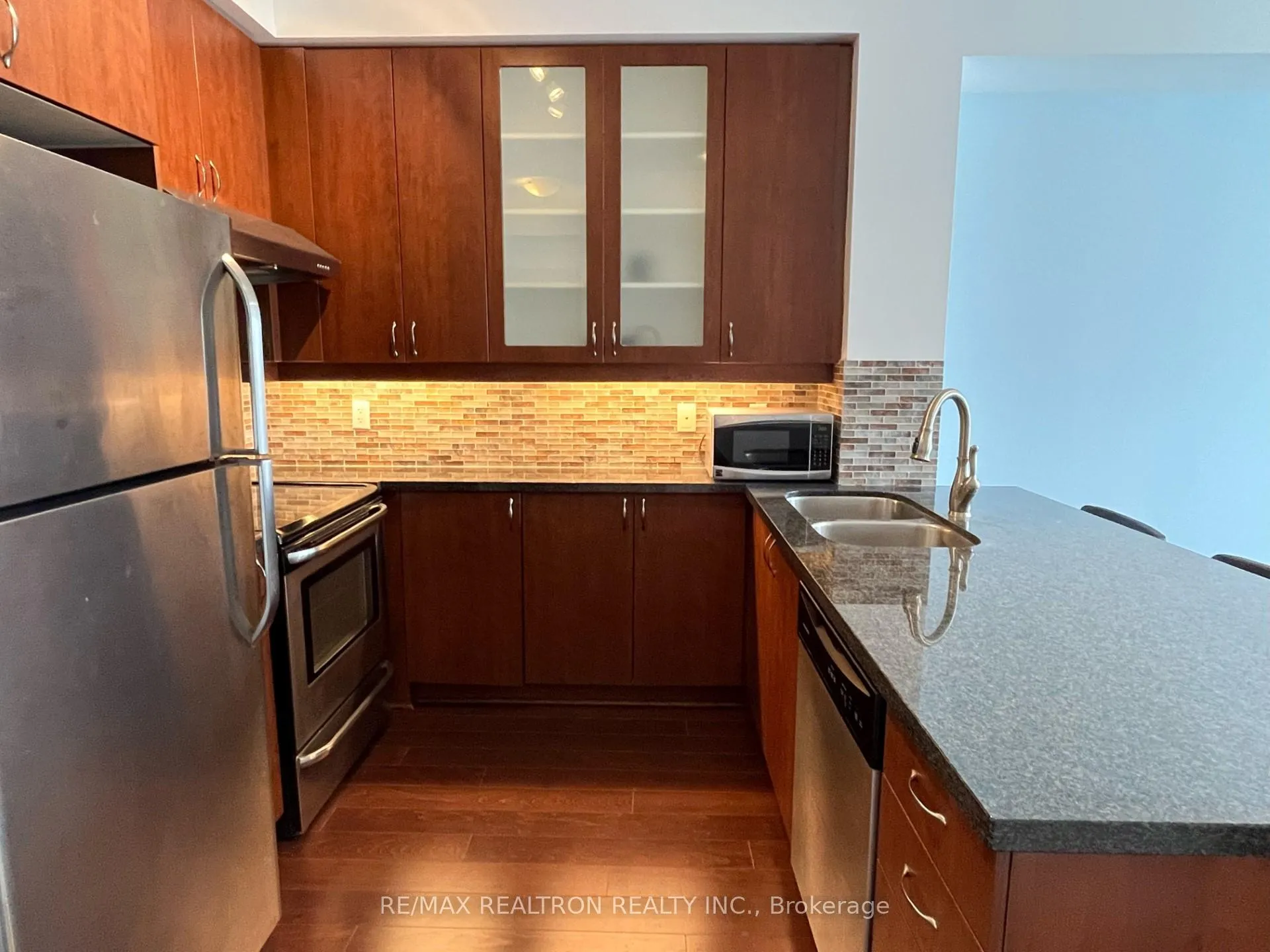 Photo 6 of Unit 801, 111 Upper Duke Crescent, Markham, Unionville — HOMEH