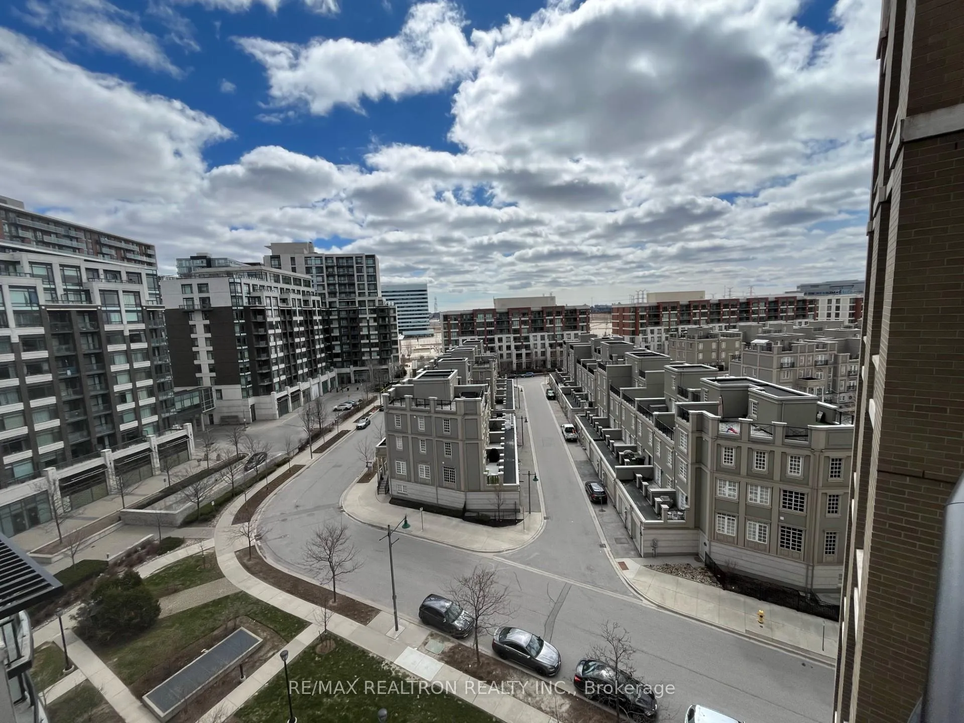 Photo 7 of Unit 801, 111 Upper Duke Crescent, Markham, Unionville — HOMEH