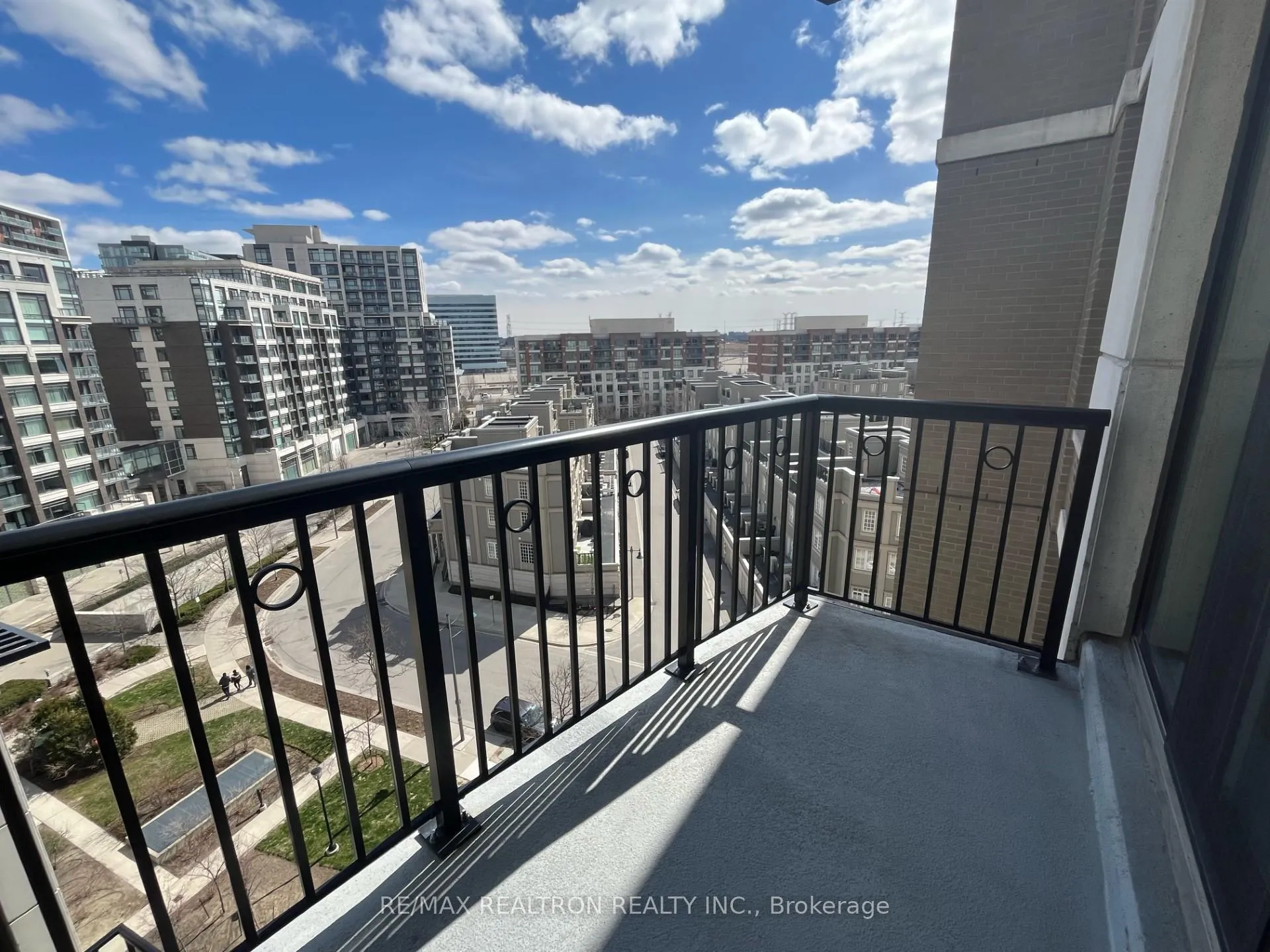 Photo 8 of Unit 801, 111 Upper Duke Crescent, Markham, Unionville — HOMEH