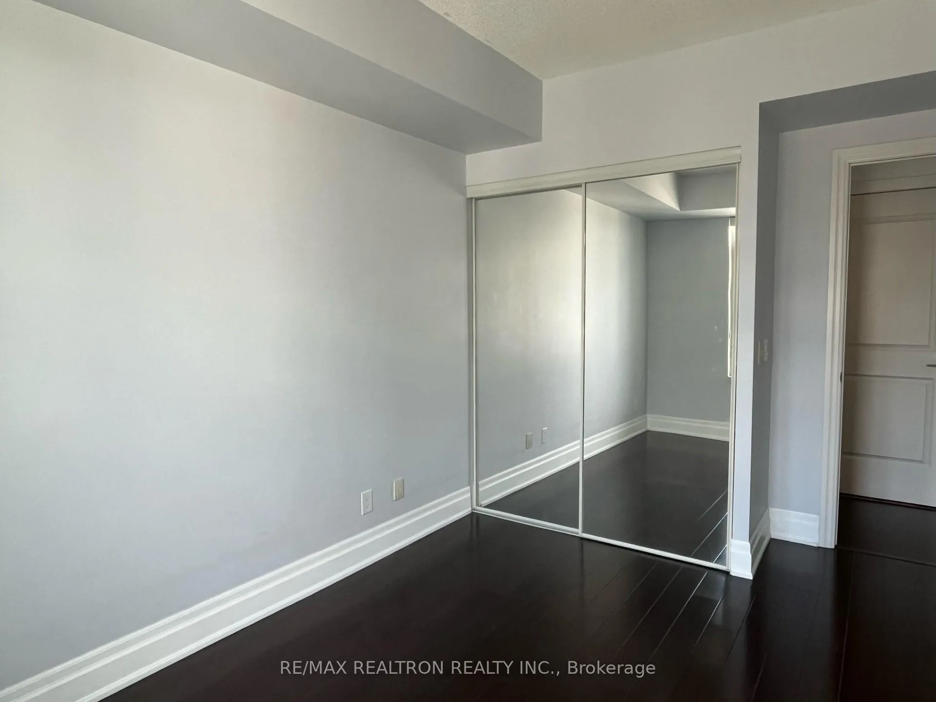Photo 10 of Unit 801, 111 Upper Duke Crescent, Markham, Unionville — HOMEH