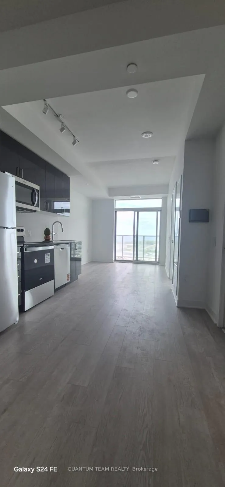 Photo 5 of Unit 1413, 2782 Barton Street E, Hamilton, Riverdale — HOMEH