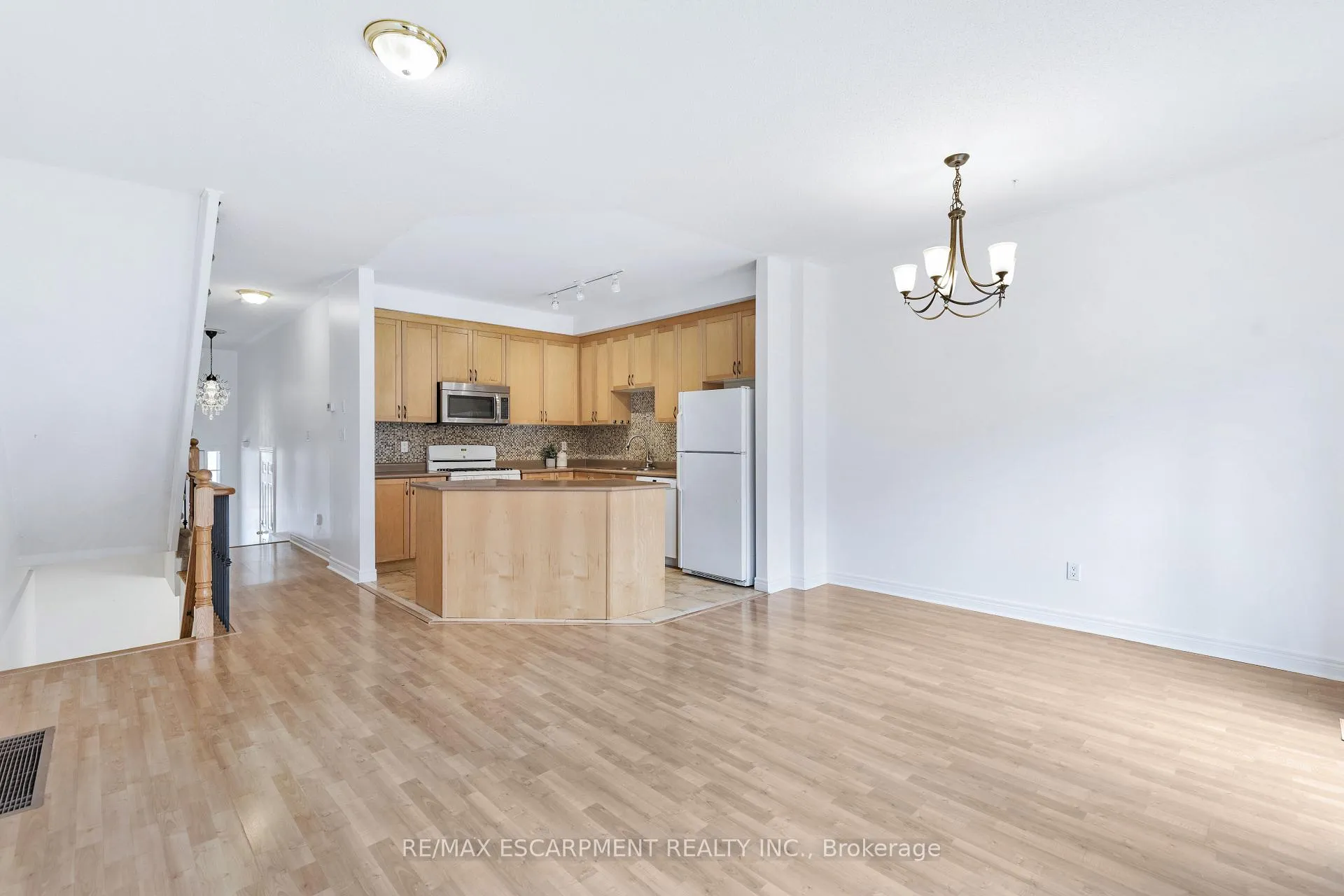 Photo 6 of Unit 110, 100 Beddoe Drive, Hamilton, Kirkendall — HOMEH
