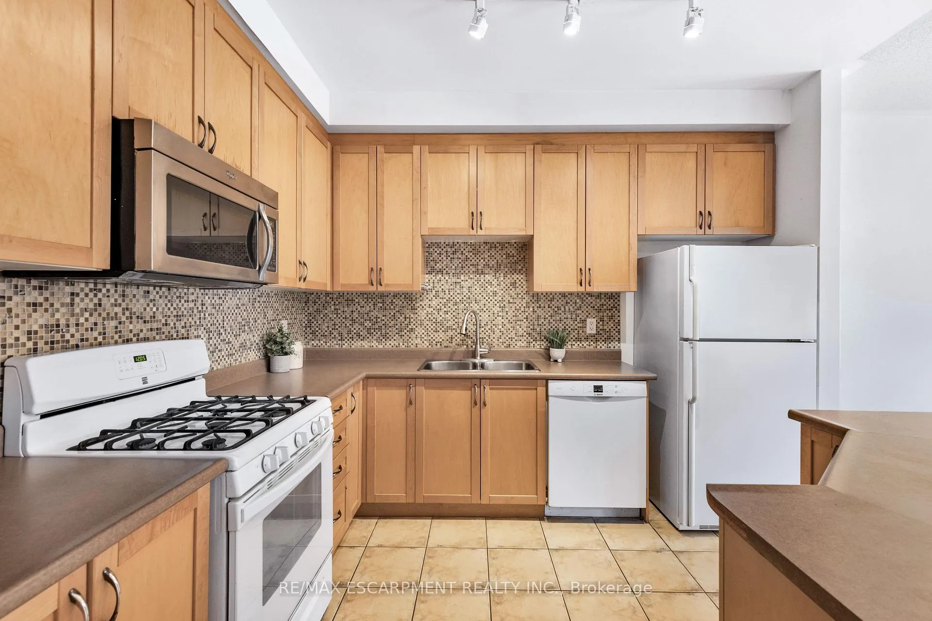 Photo 10 of Unit 110, 100 Beddoe Drive, Hamilton, Kirkendall — HOMEH