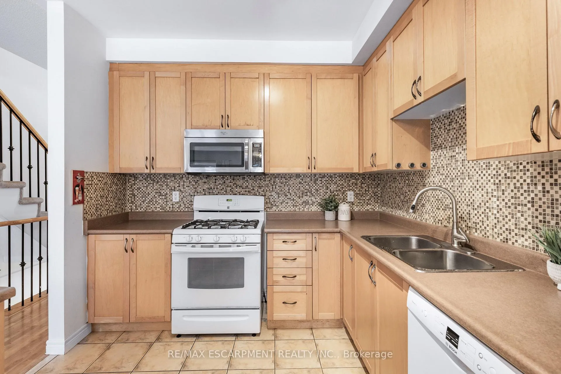 Photo 11 of Unit 110, 100 Beddoe Drive, Hamilton, Kirkendall — HOMEH