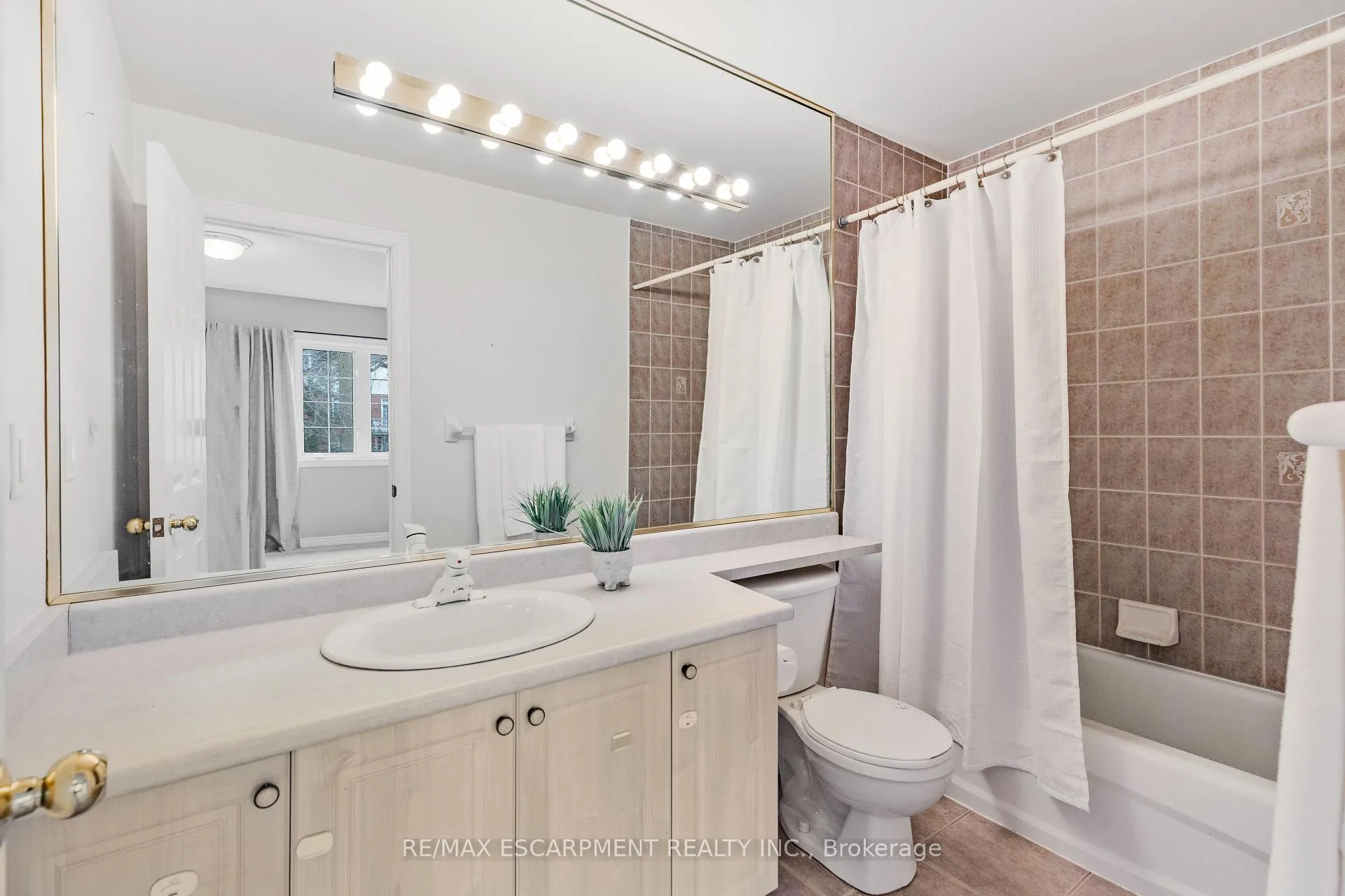 Photo 17 of Unit 110, 100 Beddoe Drive, Hamilton, Kirkendall — HOMEH