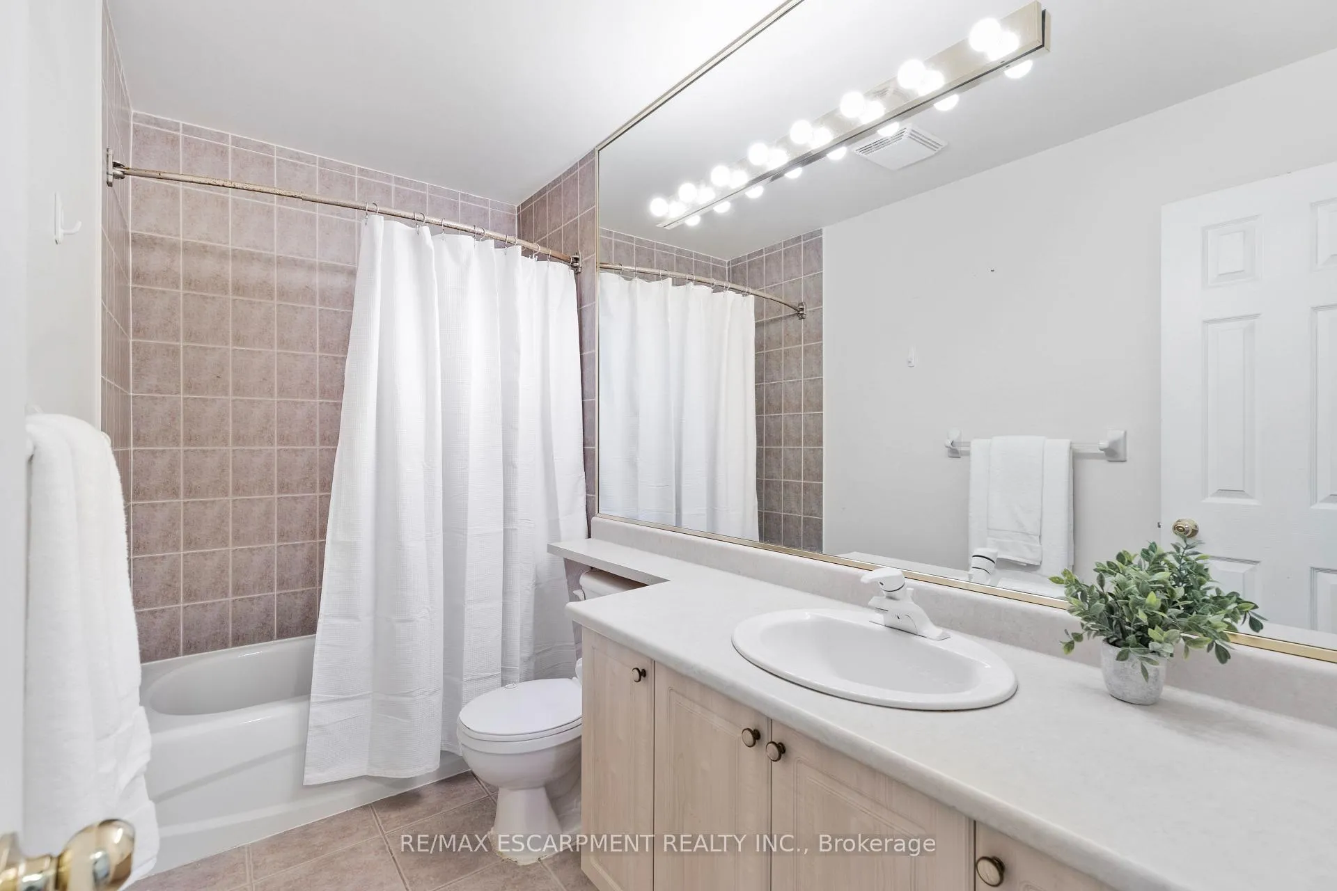 Photo 19 of Unit 110, 100 Beddoe Drive, Hamilton, Kirkendall — HOMEH